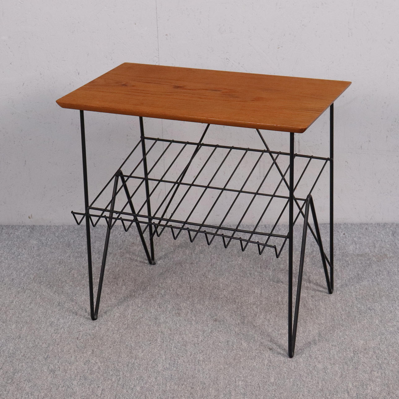 TIDNINGSBORD, teak och string, 1950/1960-tal.