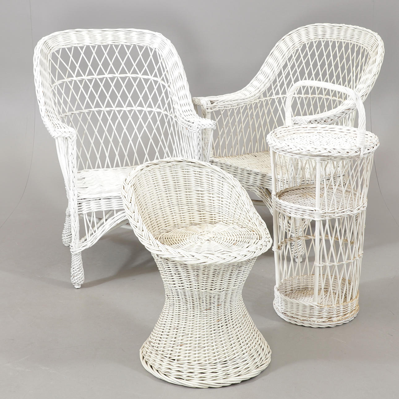 KORGMÖBLER, 4 delar, 1900-talets andra hälft.