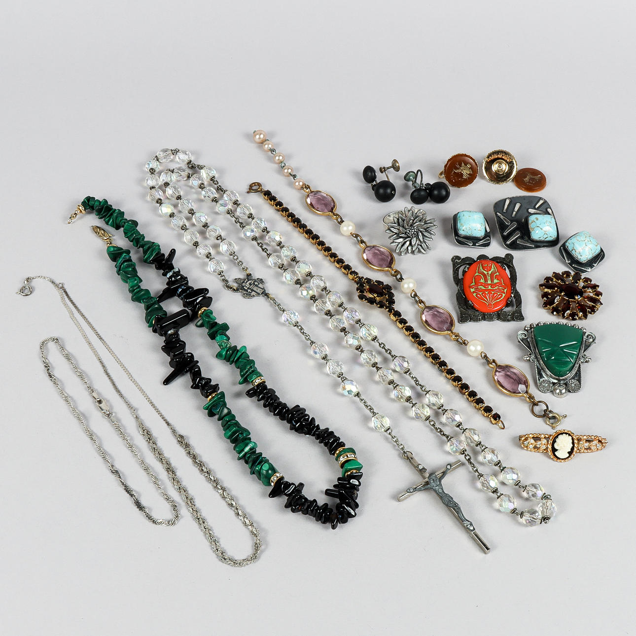 SMYCKEN, bijouterier och silver.