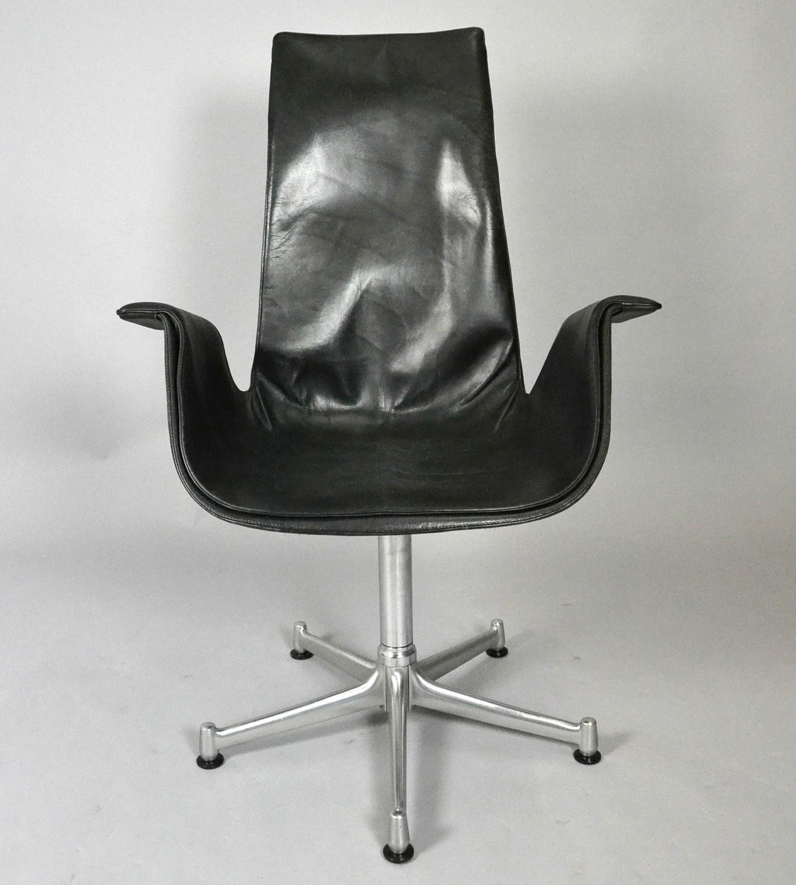 JORGEN KASTHOLM OCH PREBEN FABRICIUS. TULIP STOLAR FK6725, ett par.