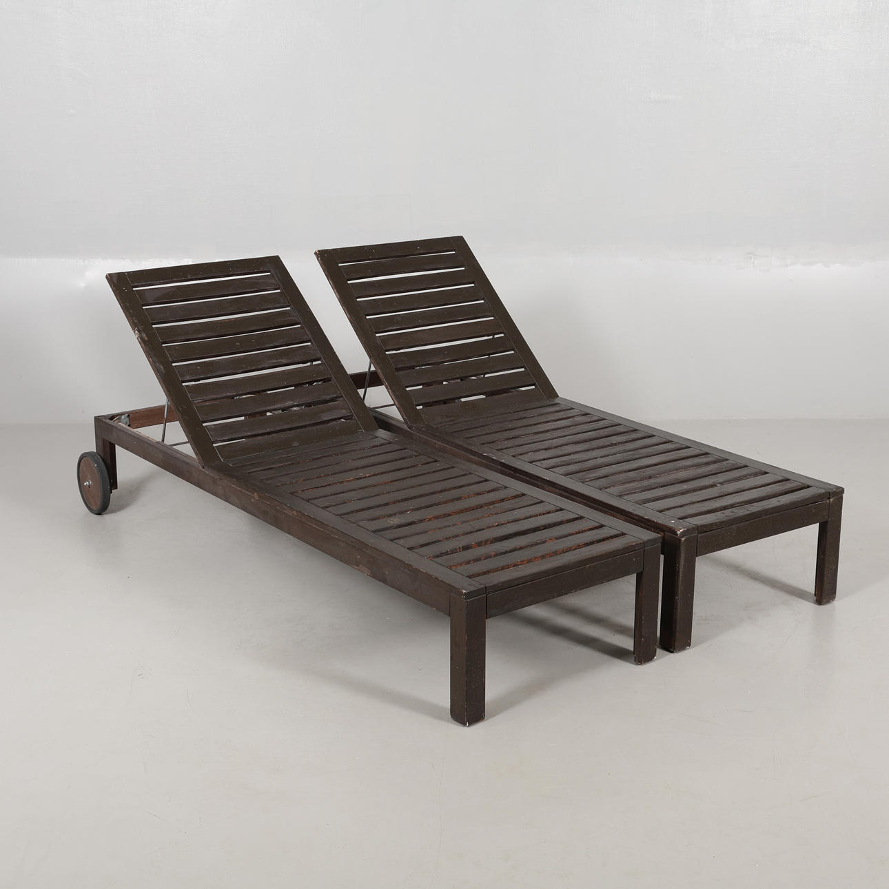 SOLSÄNGAR, 1 par, trä.