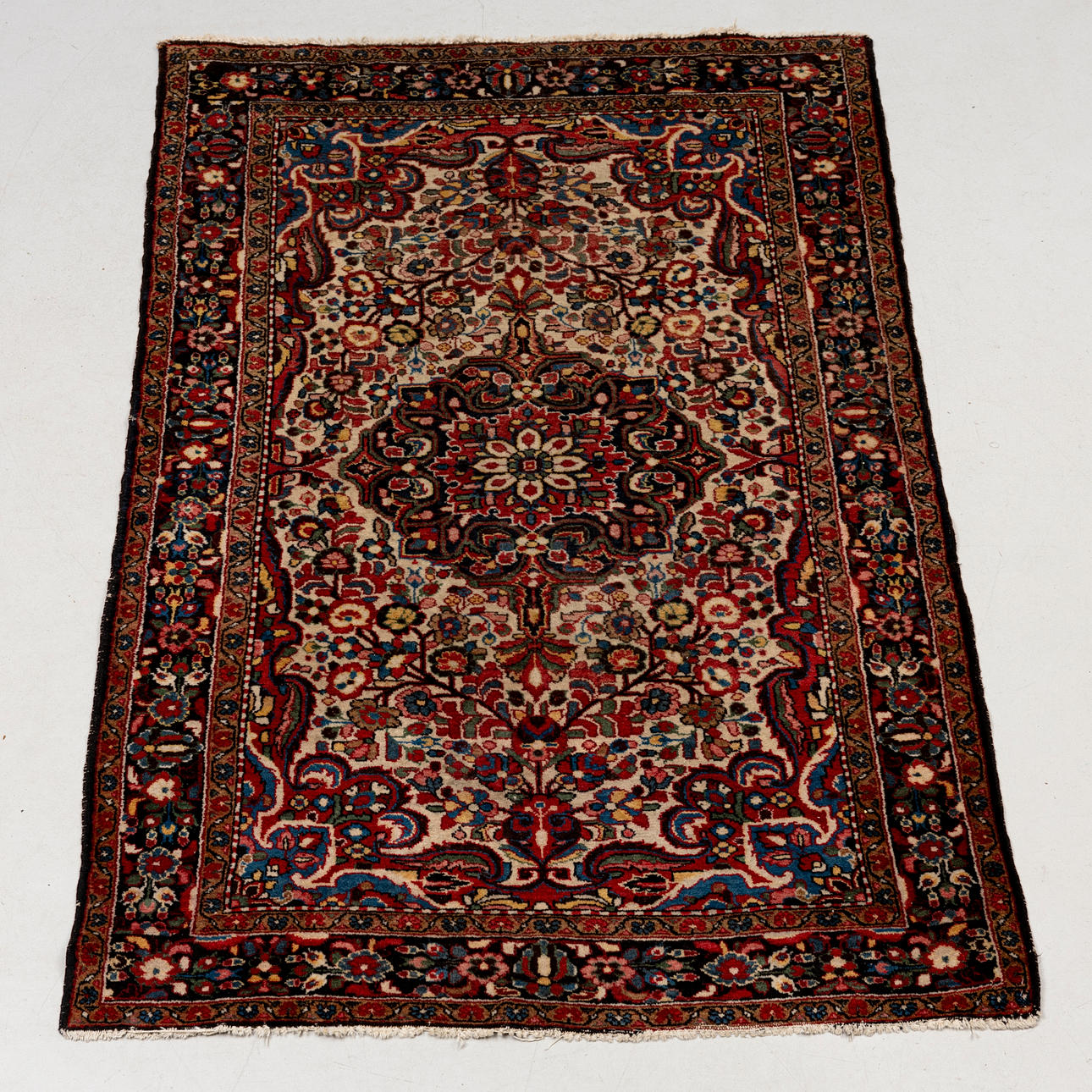 MATTA, Bakhtiari, ca 216x140 cm.