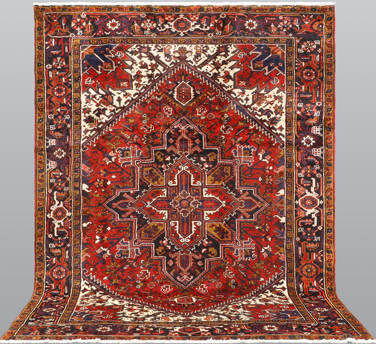 CARPET. Heriz fine, 288 x 217 cm.