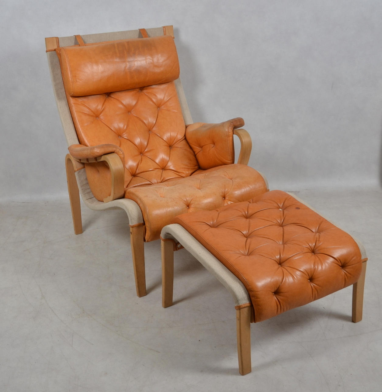 FÅTÖLJ MED FOTPALL, Nielaus & Jeki Møbler, Danmark.