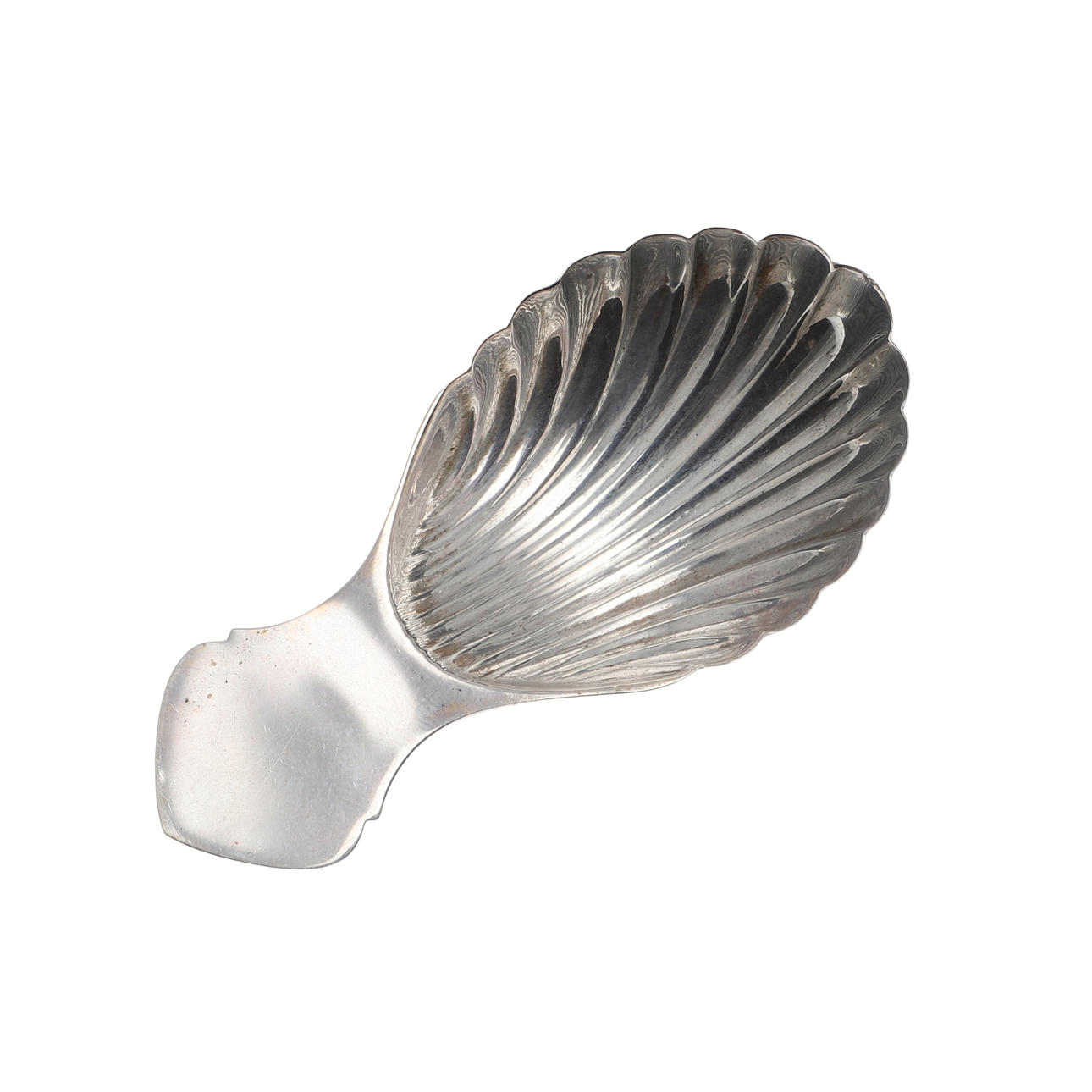 A GEORGE III STYLE SILVER TEA CADDY SPOON.