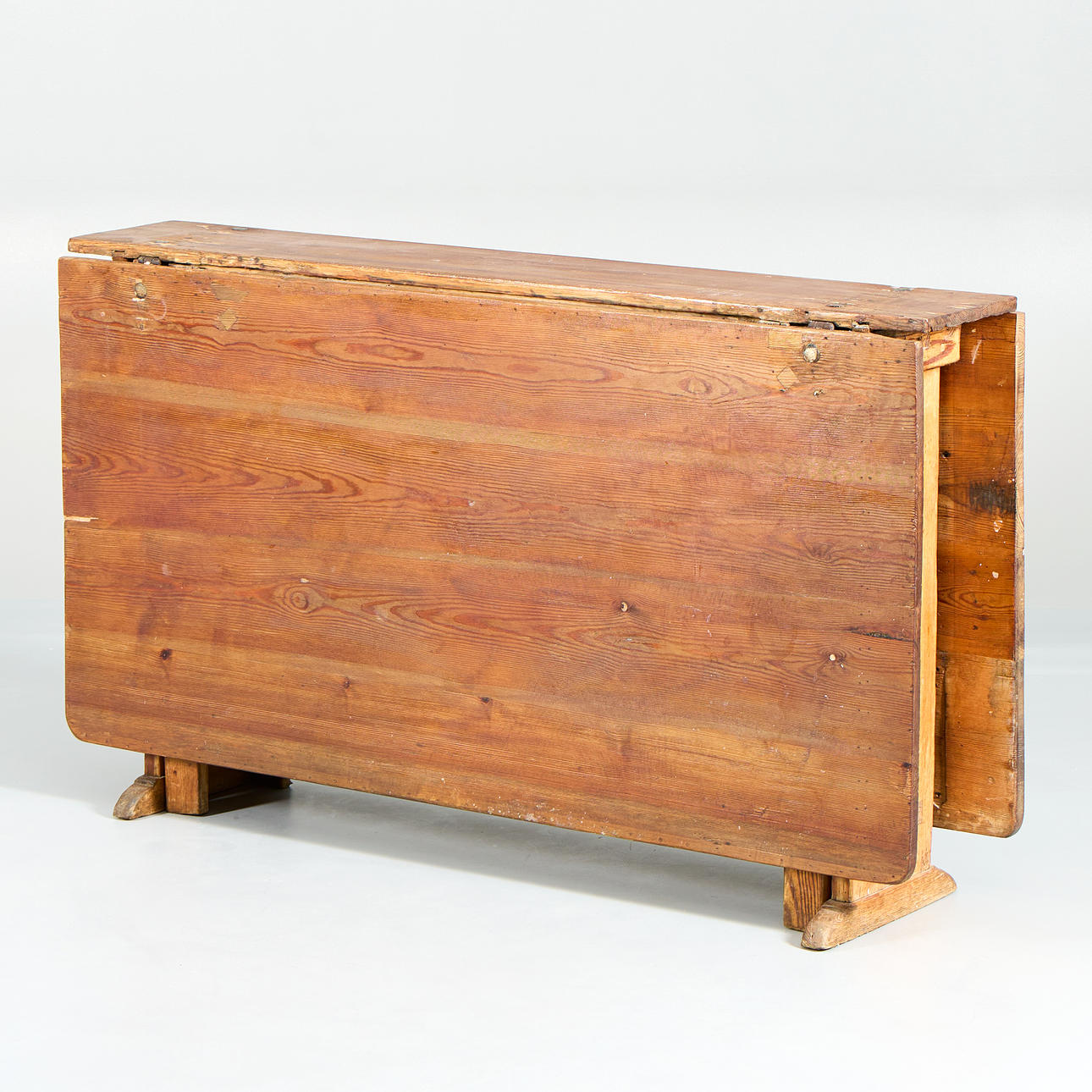 SLAGBORD. Furu, 1800-tal.