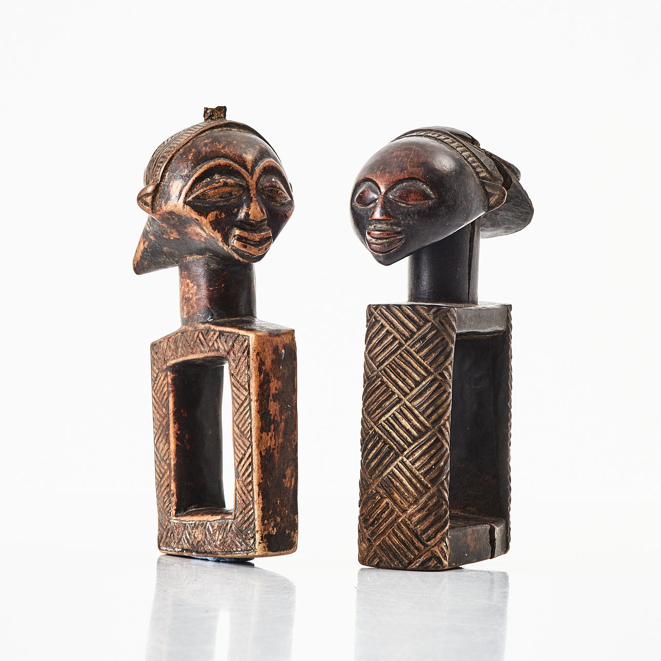KATATORA, 2 stycken, Luba, Kongo, 1900-tal, skulpterade i trä.
