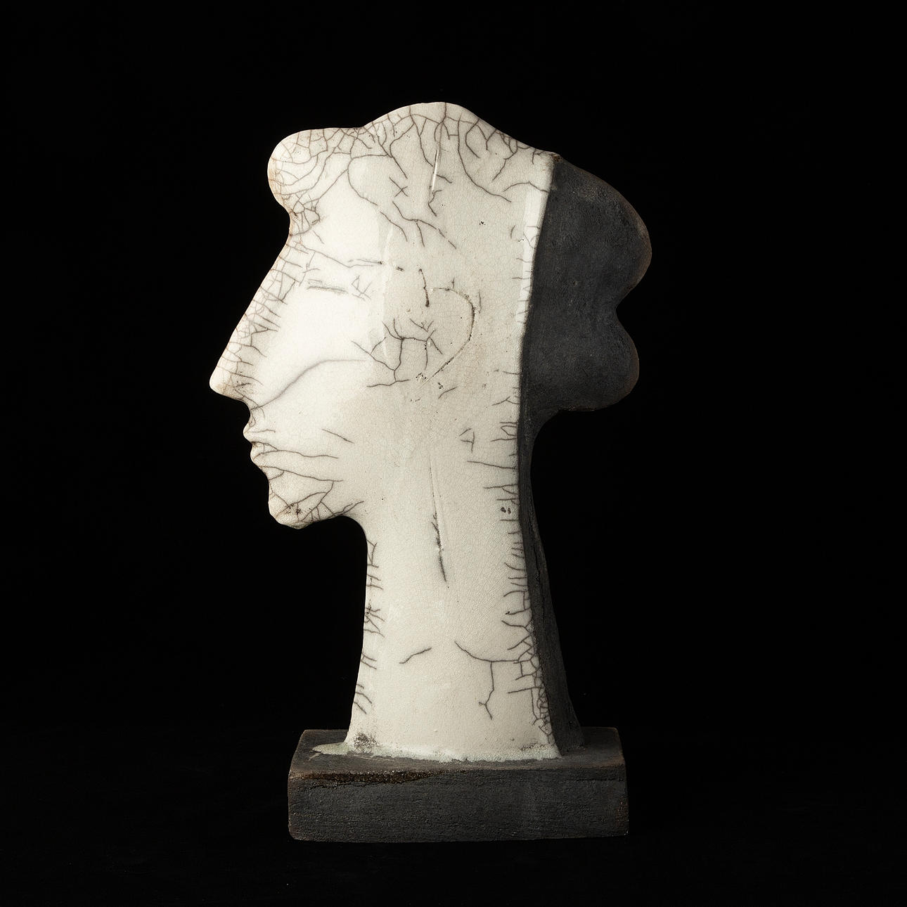 KATE REYNOLDS. Sculpture, rakugods.