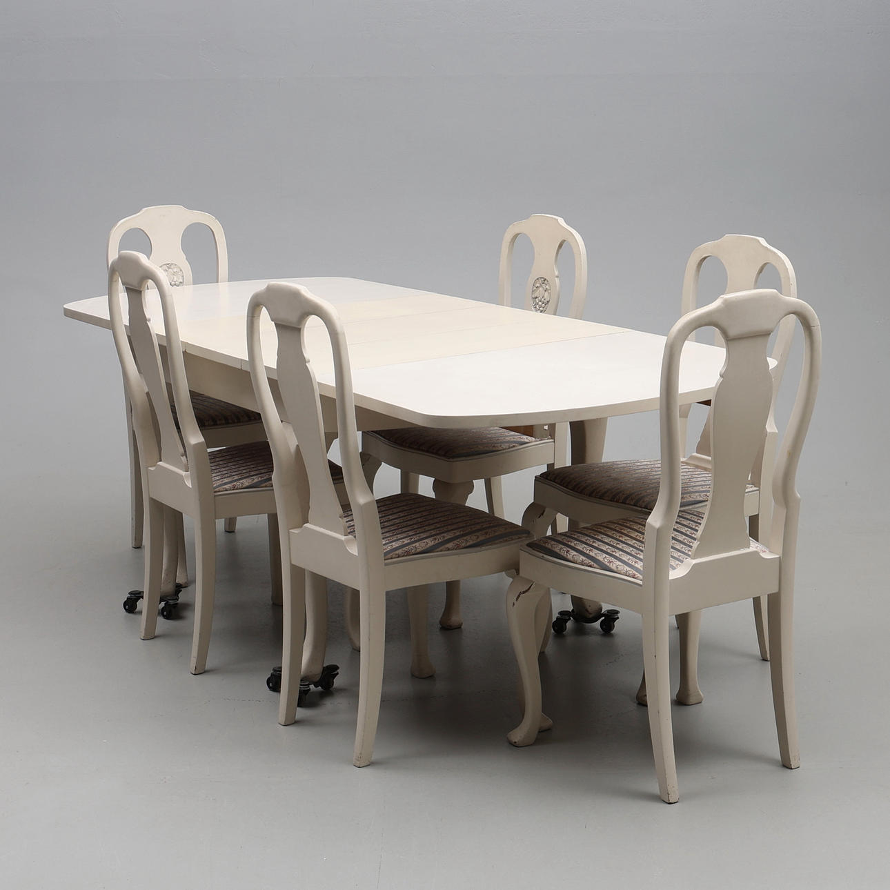 A 10-piece dining group, 20th century.