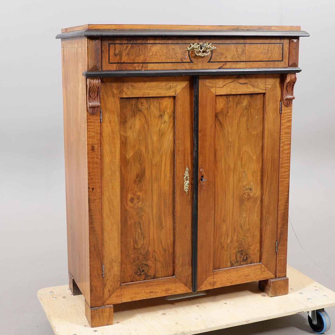 SKÄNK, valnöt mm, tidigt 1900-tal.