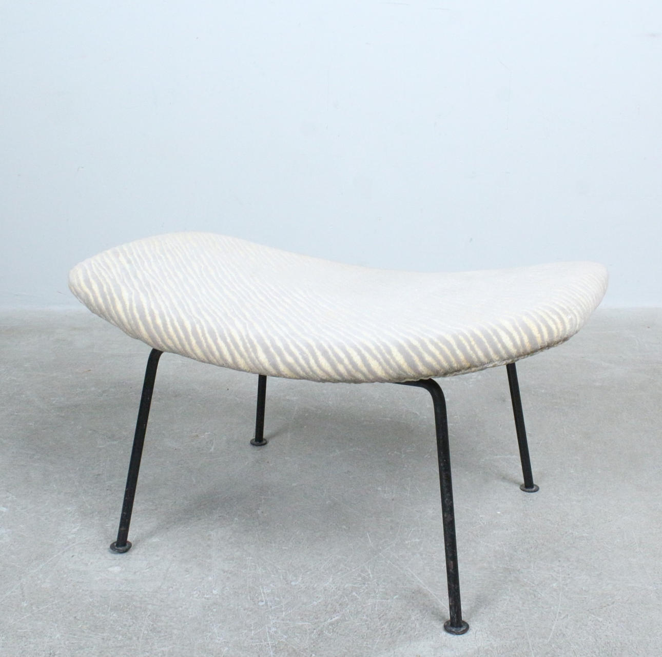 PIERRE PAULIN. Ottoman/Hocker ”Oyster” för Artifort.