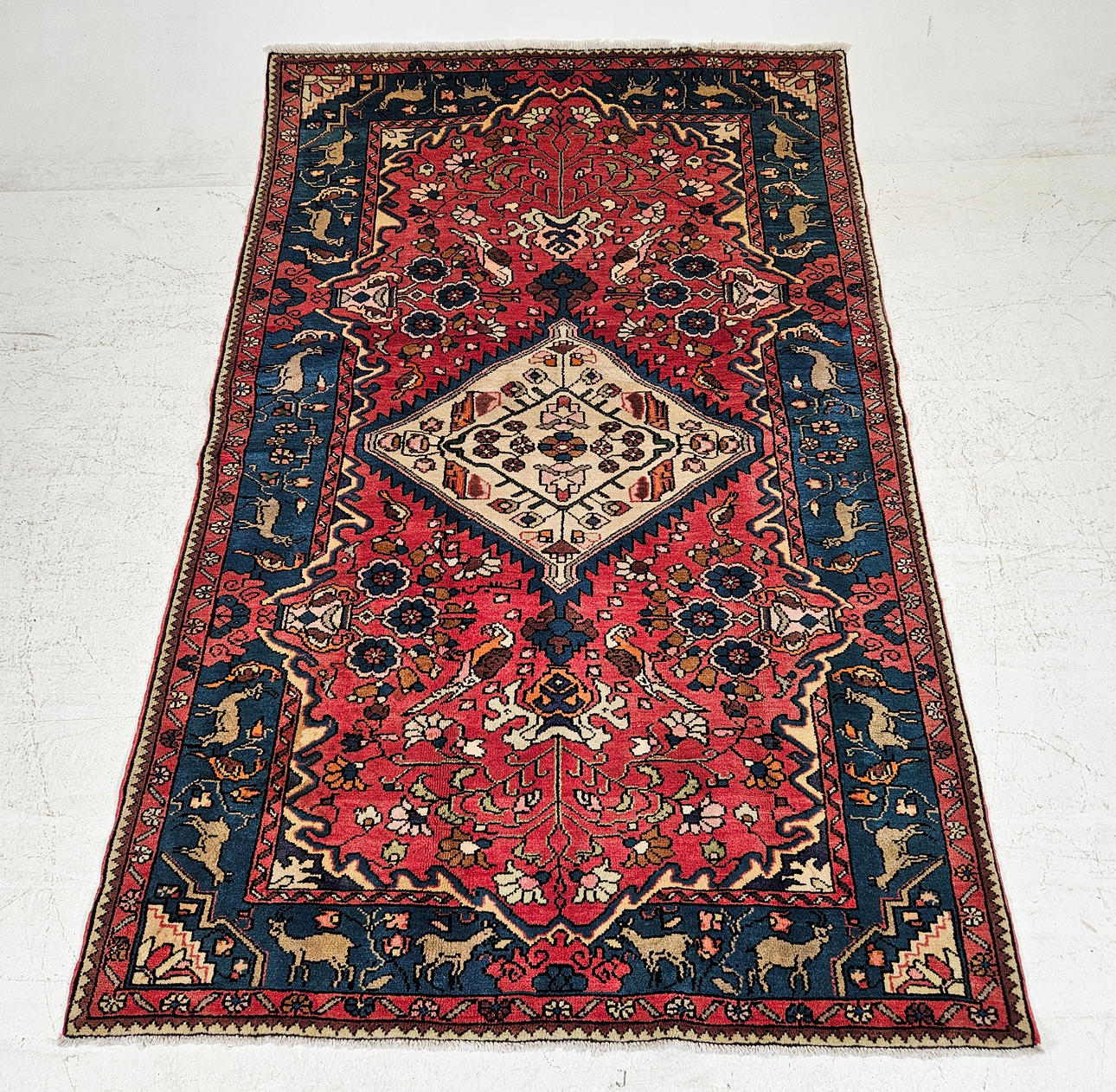 MATTA, orientalisk, figural, ca. 198x129 cm.