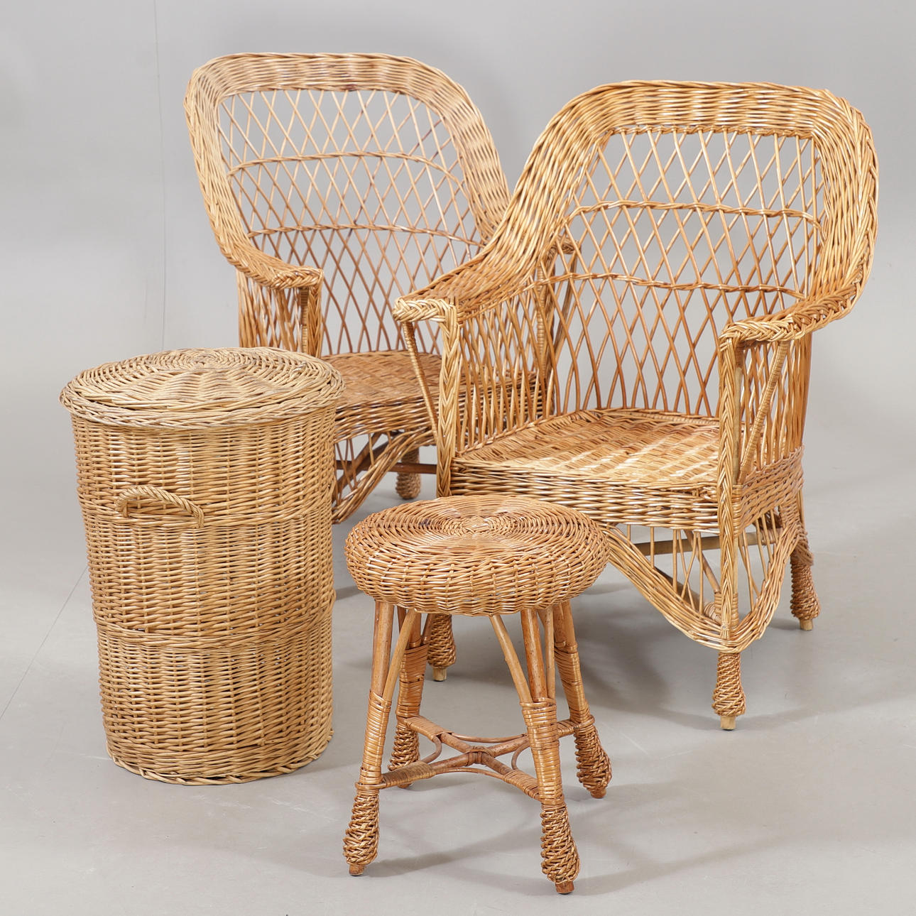 KORGMÖBLER, 4 delar, 1900-talets andra hälft.