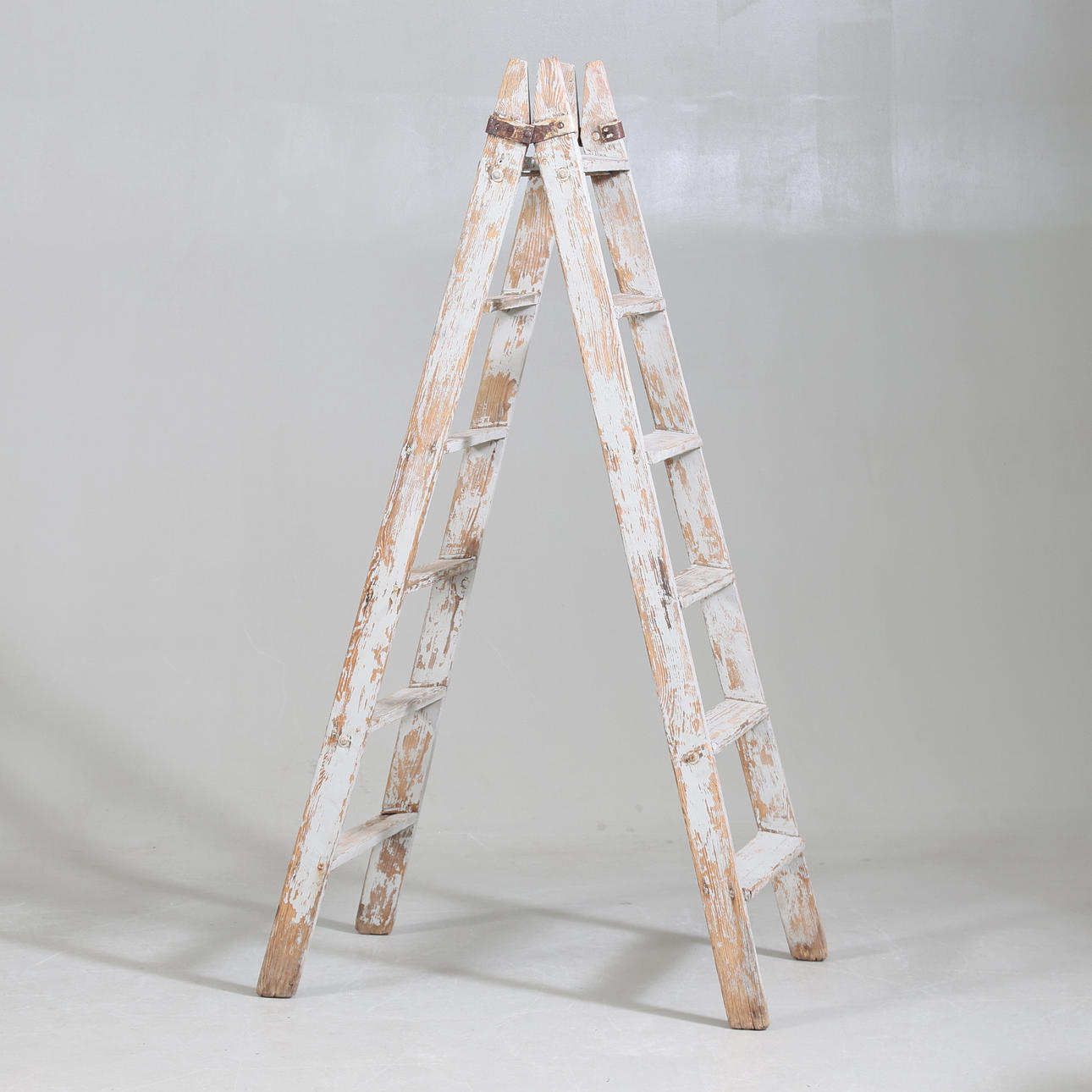 STEGE, bemålat trä, 1900-talets mitt.