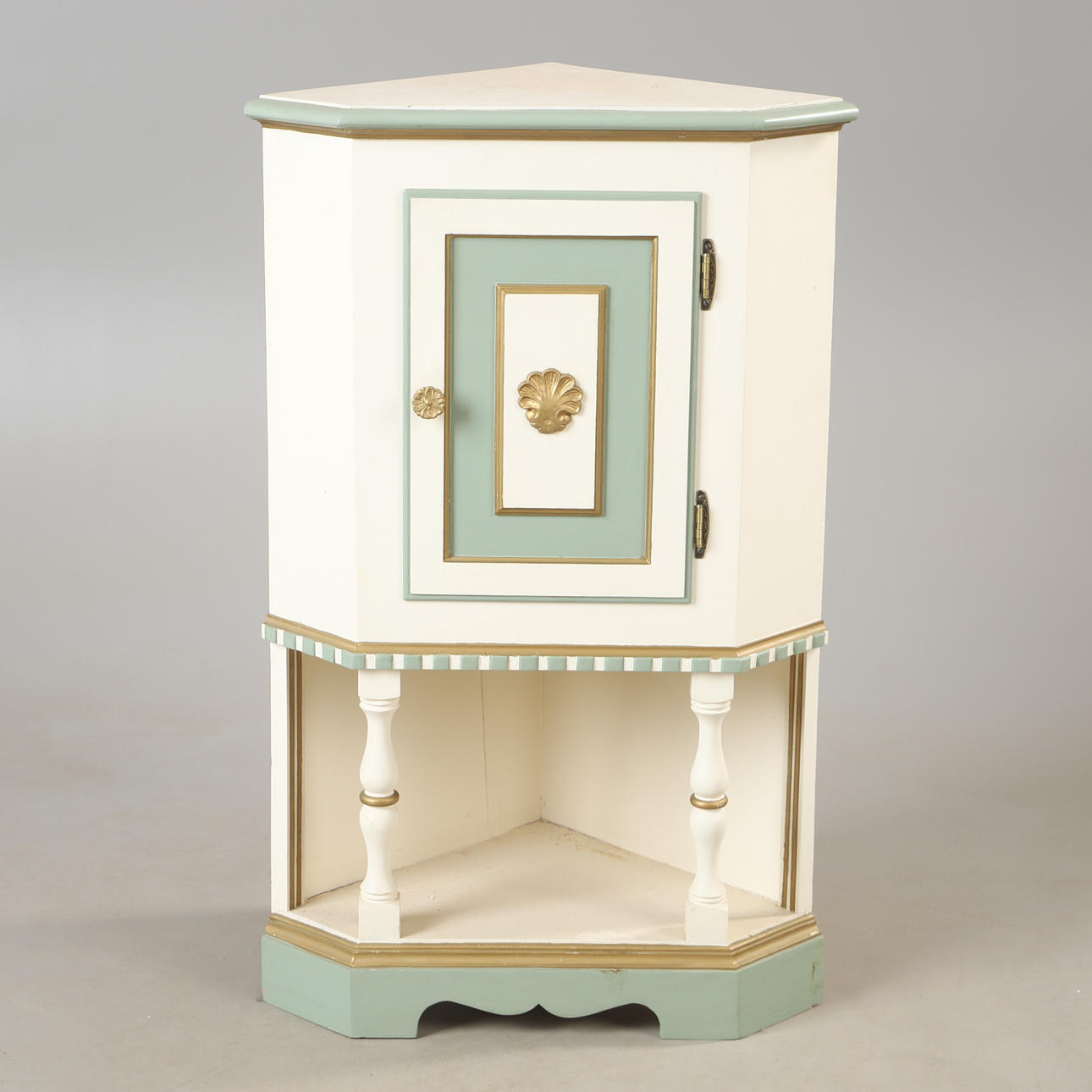 HÖRNSKÅP, målat, 1900-tal.