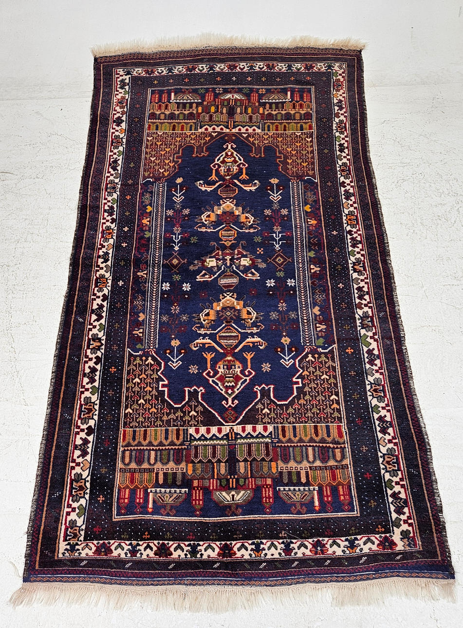 An oriental rug, approx. 207x110 cm.