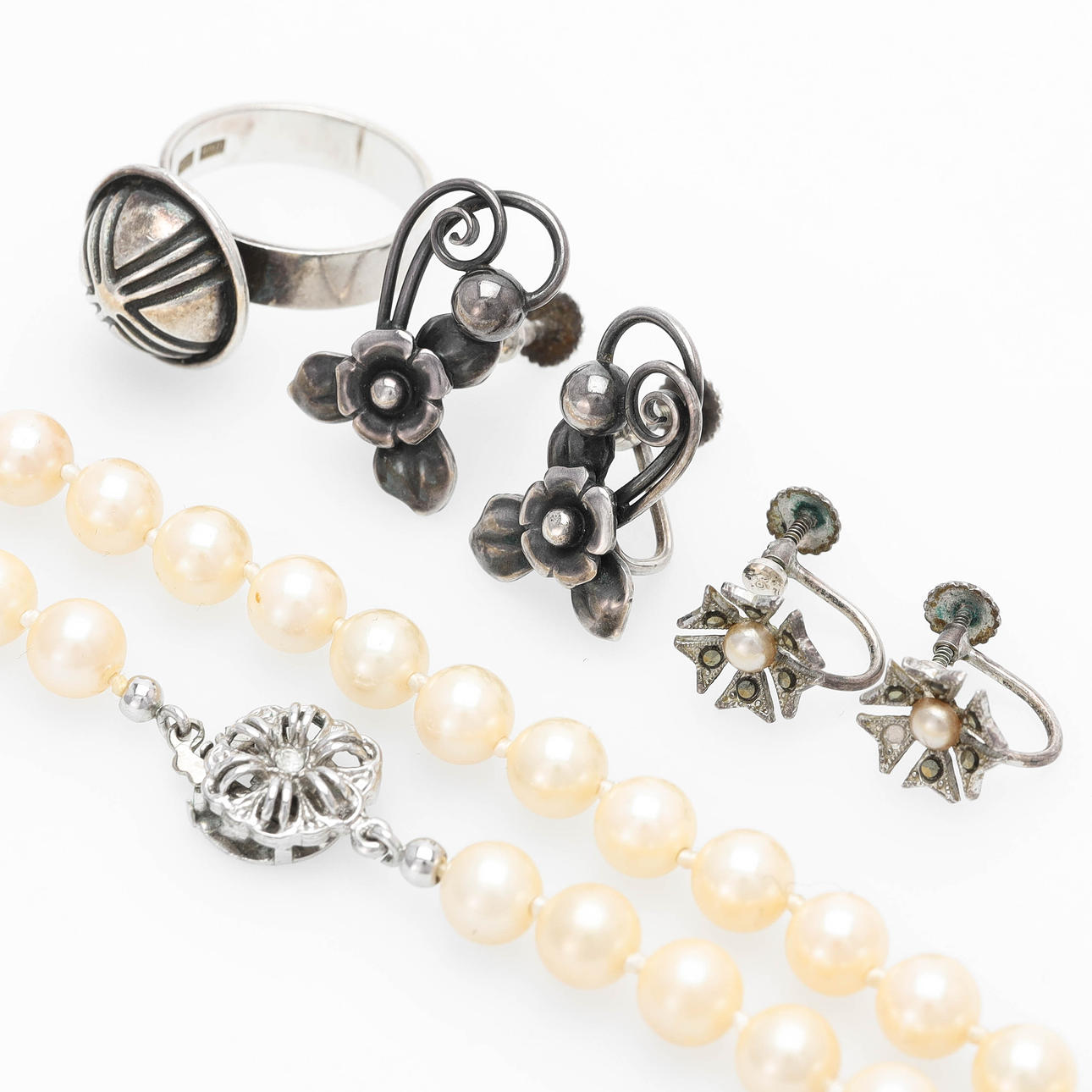 SAMLING SMYCKEN, 5 delar, silver, metall samt markasiter.