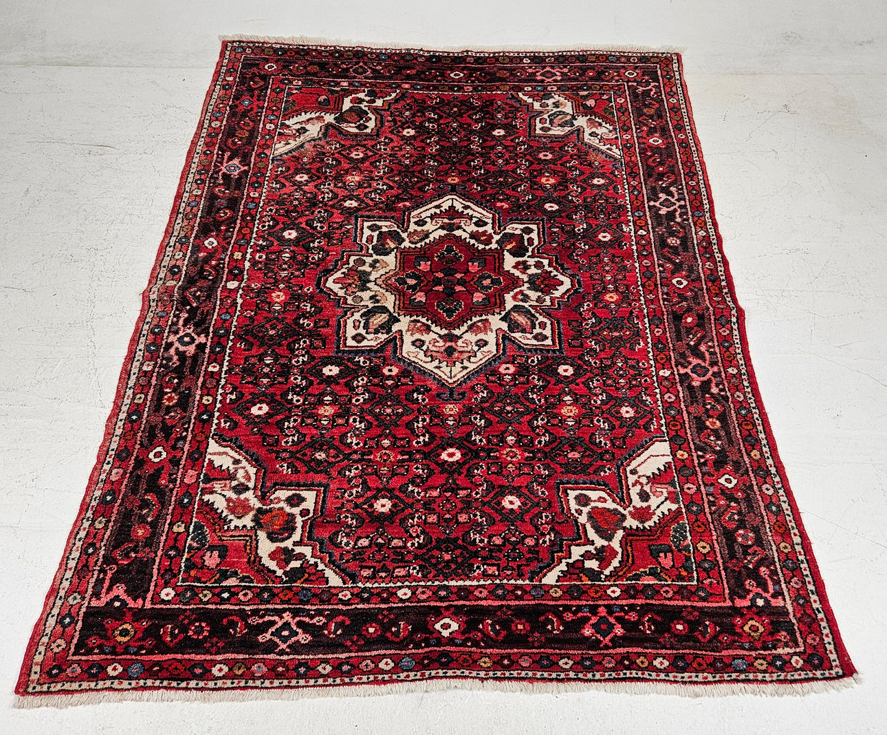 An oriental rug, approx. 206x157 cm.