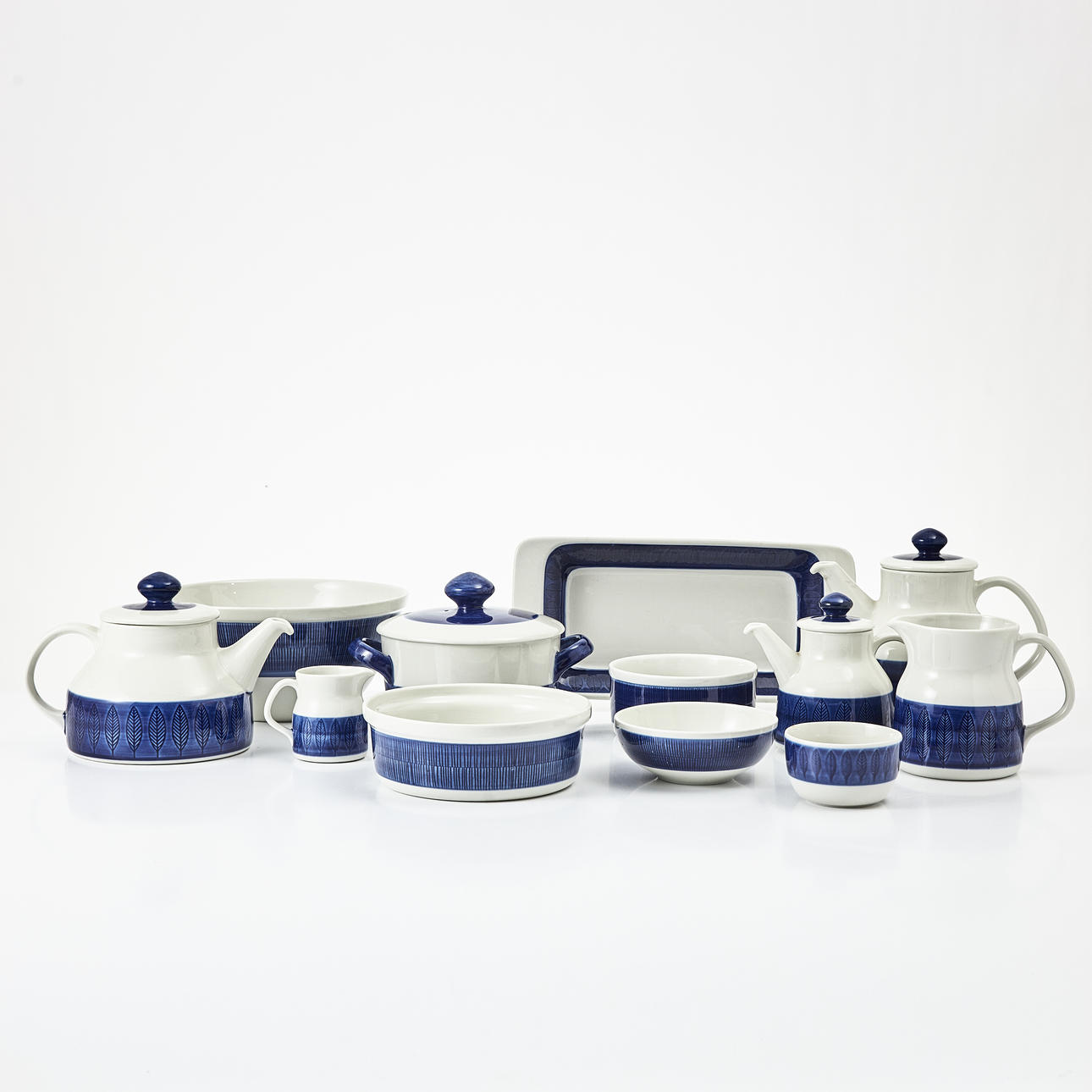 HERTHA BENGTSON. 13 dlr. tableware, porcelain, Rörstrand.