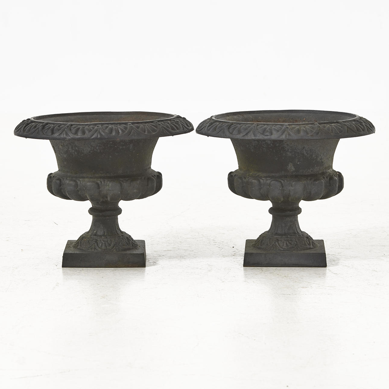 GARDEN URNS, 2 pcs., cast iron.
