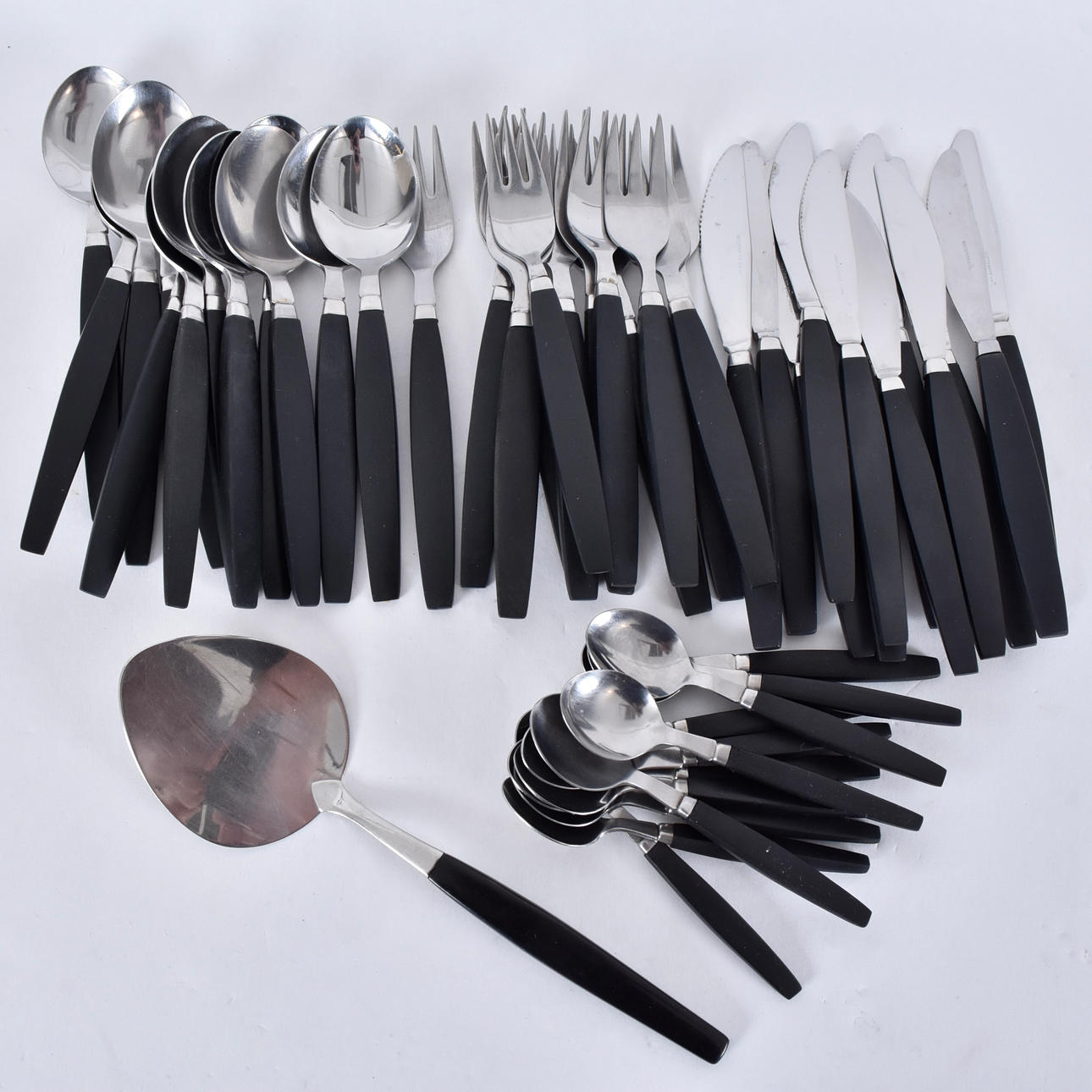 BAKELITBESTICK, 49-delar, 1960-tal.