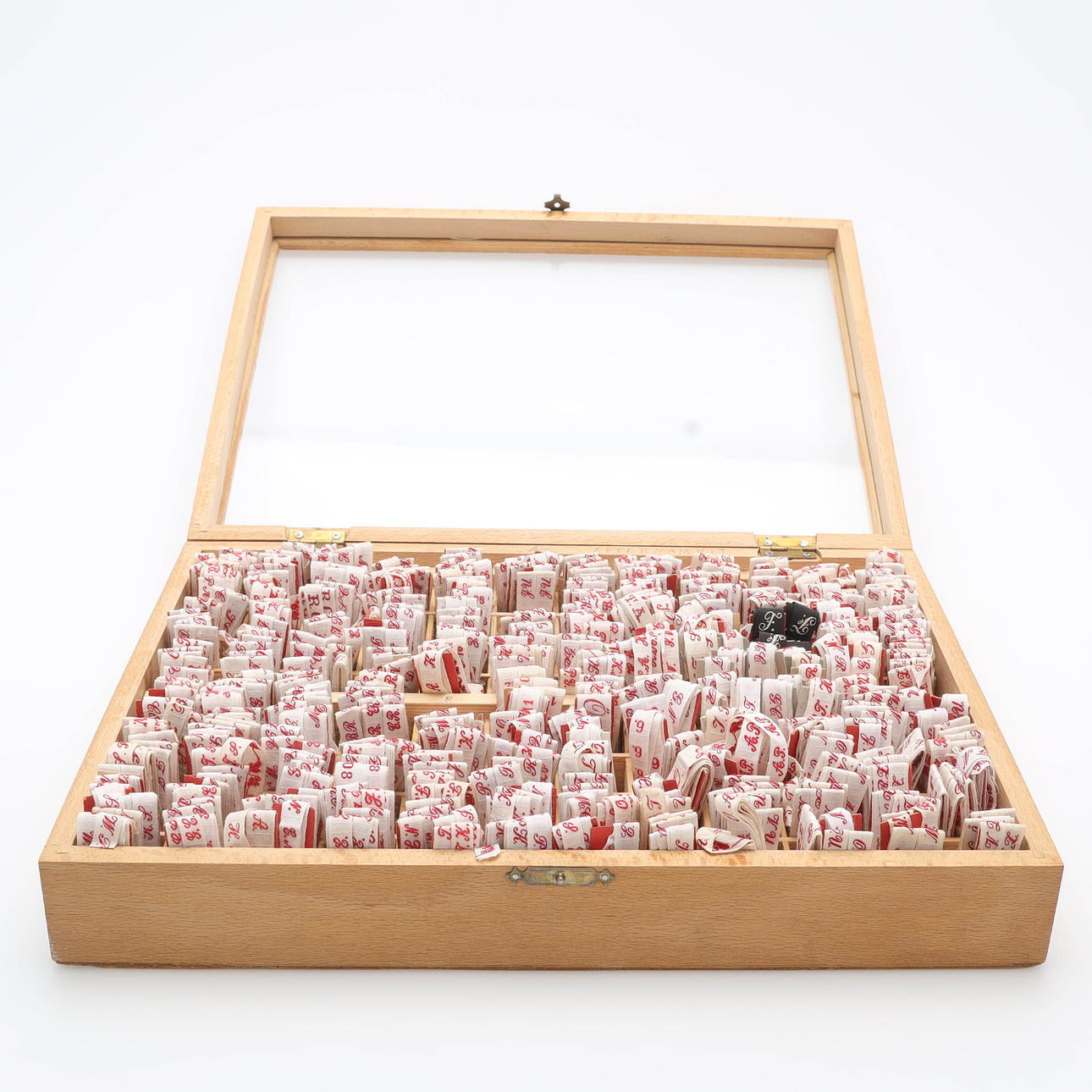 DISPLAYBOX, filled with monogram-signed ribbons, mixed signatures.