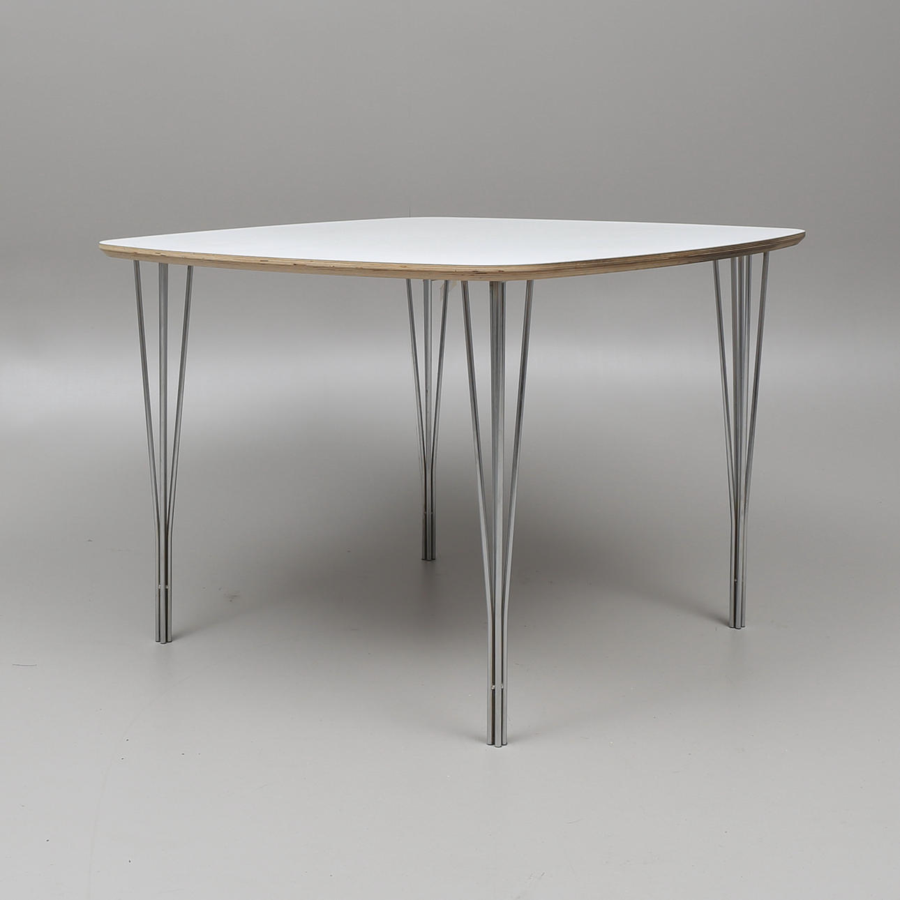 MATBORD, "Timeless", Haslev Möbelfabrik, Danmark.