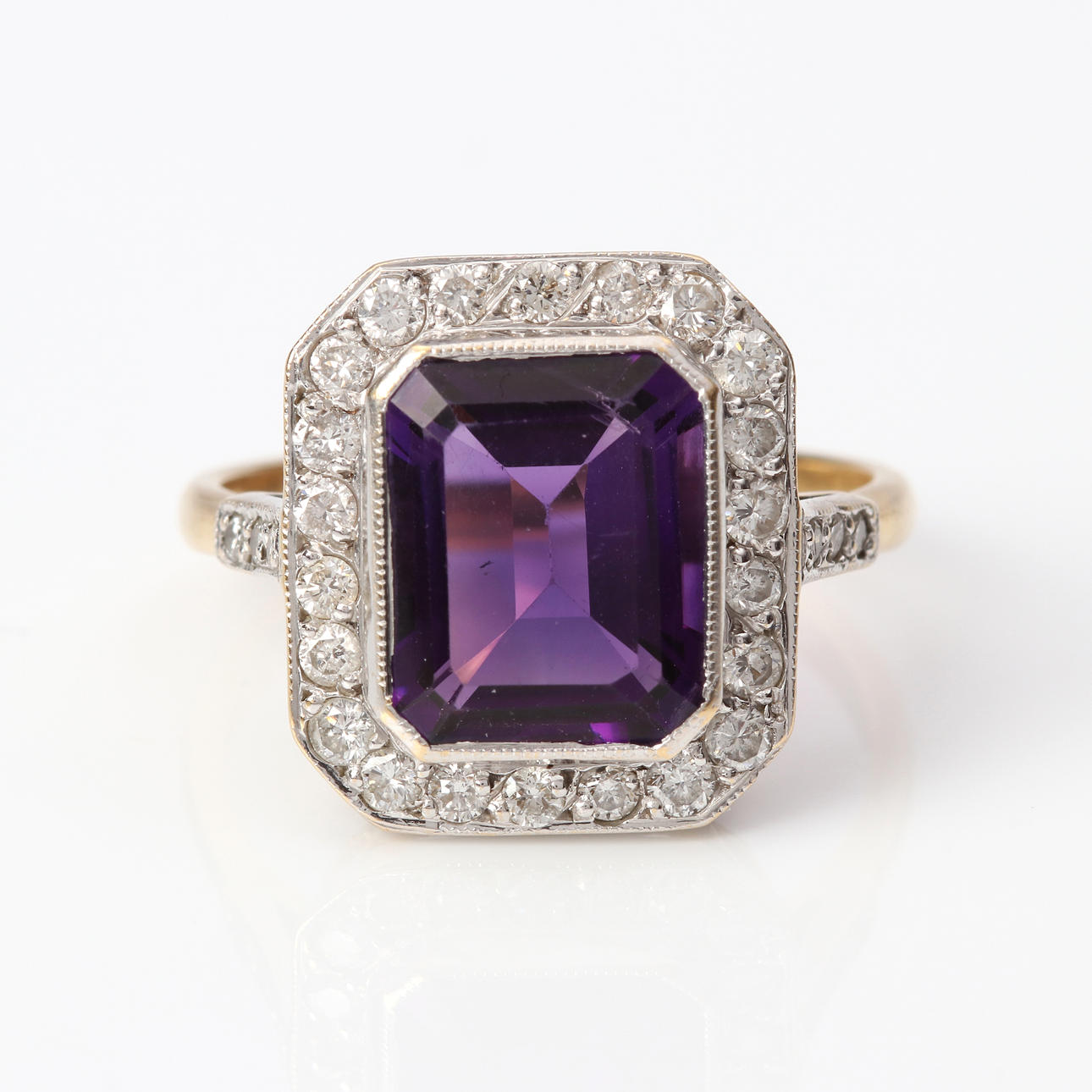 AMETISTRING 18K med diamanter.