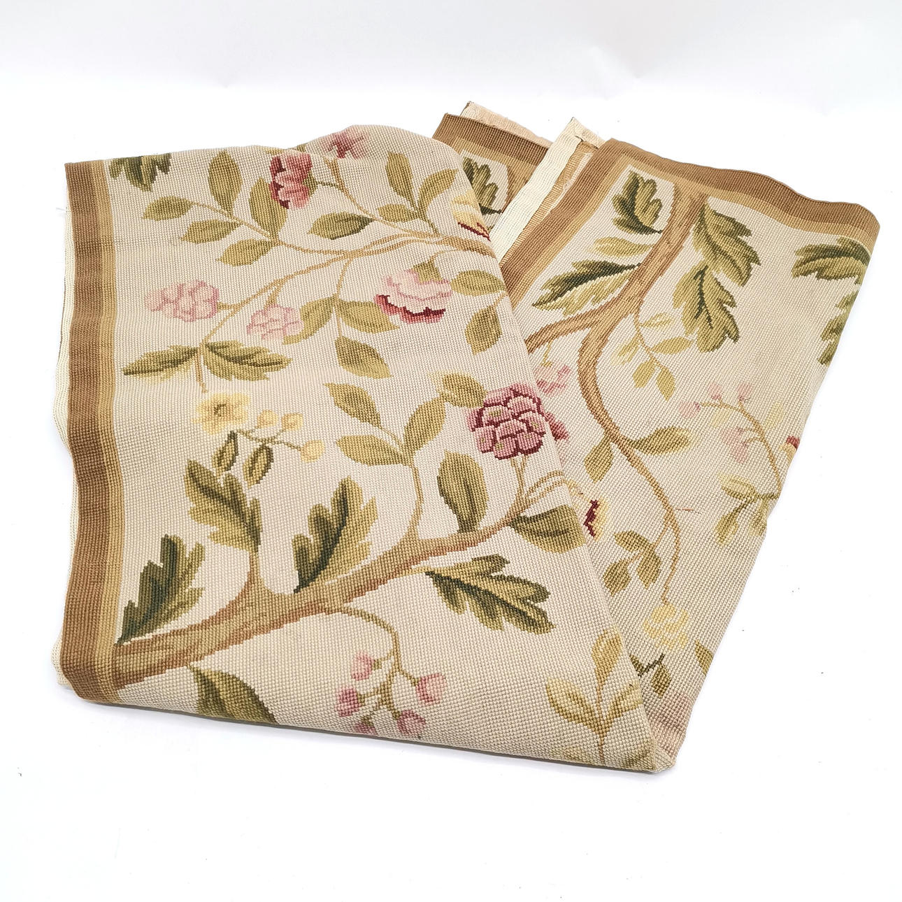 TAPESTRY FLORAL CARPET / FLOOR RUNNER.