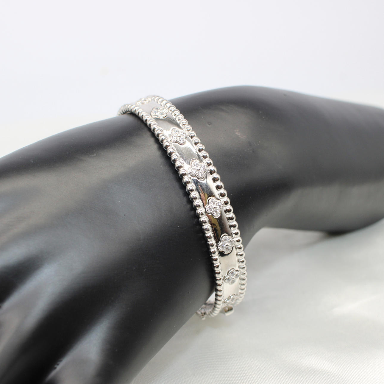 925 SILVER FLORAL EMBOSSED BRACELET.