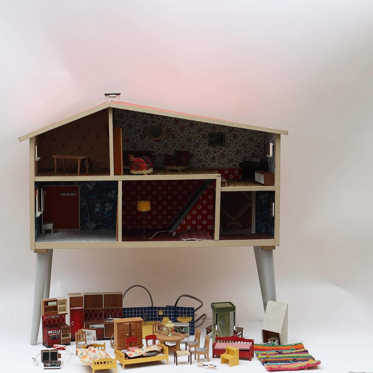 DOLL CABINET, Lundby, with accessories.