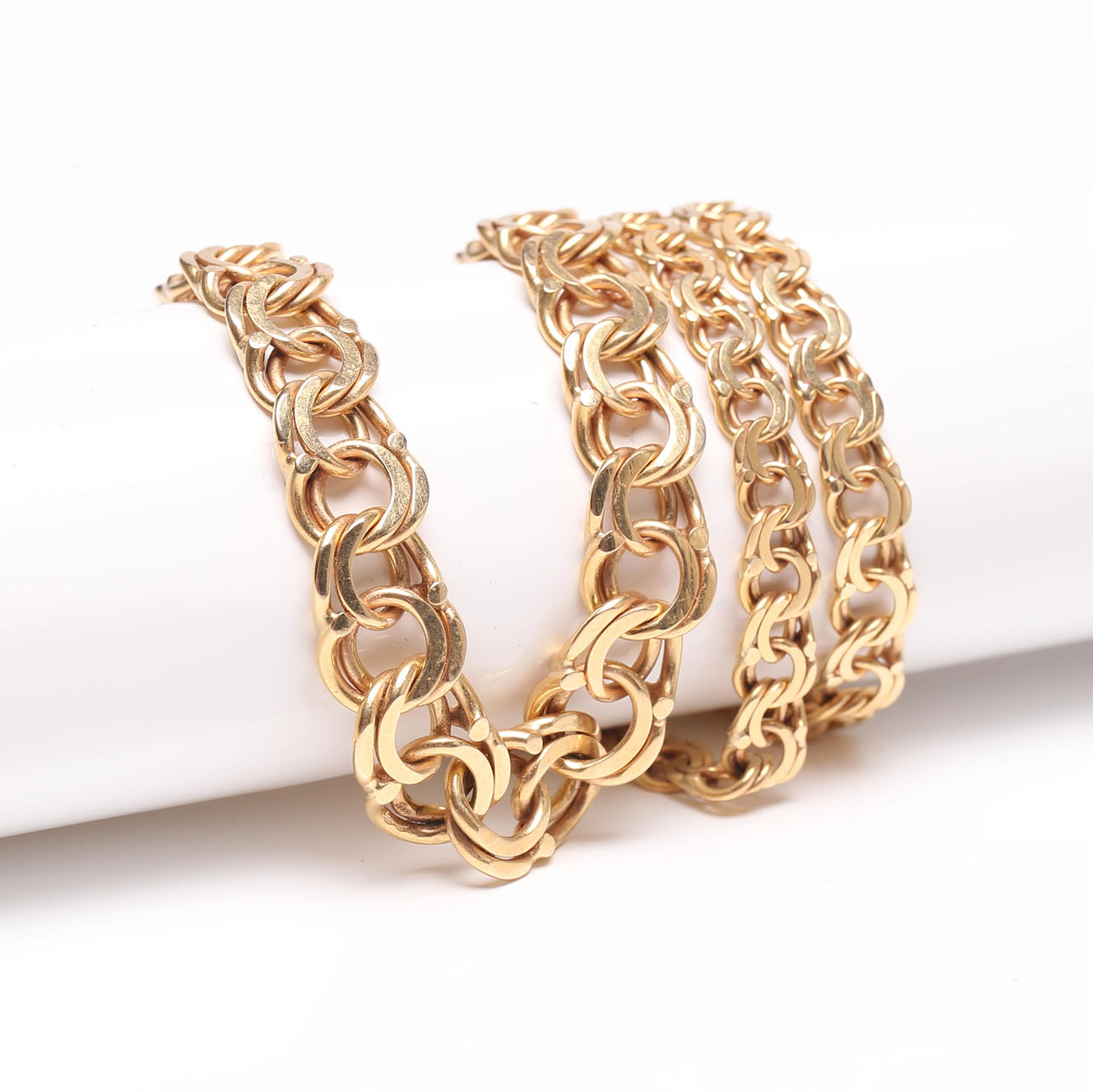 COLLIER, 18k guld, vikt ca 26 gram.