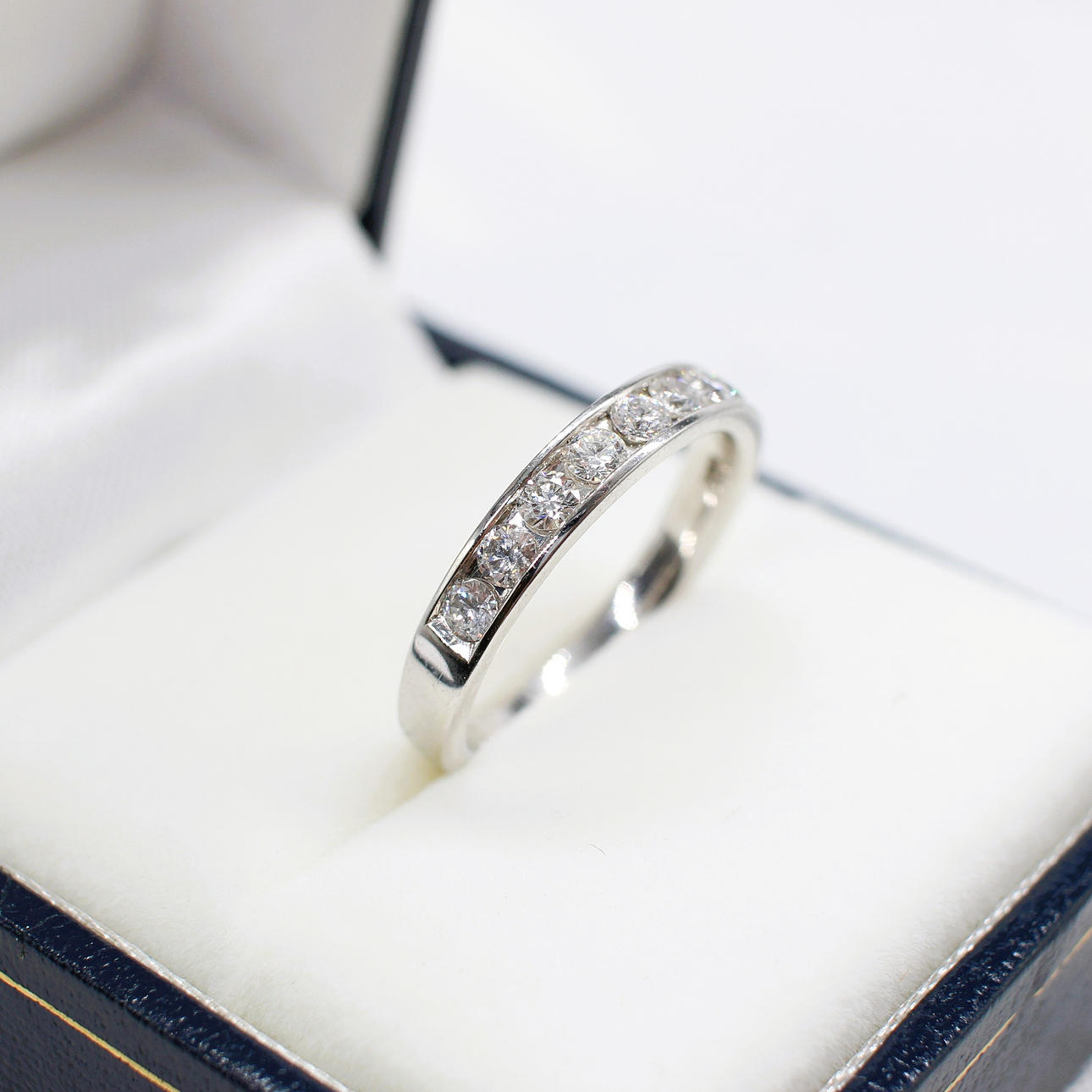 0.50CT DIAMOND HALF ETERNITY RING.
