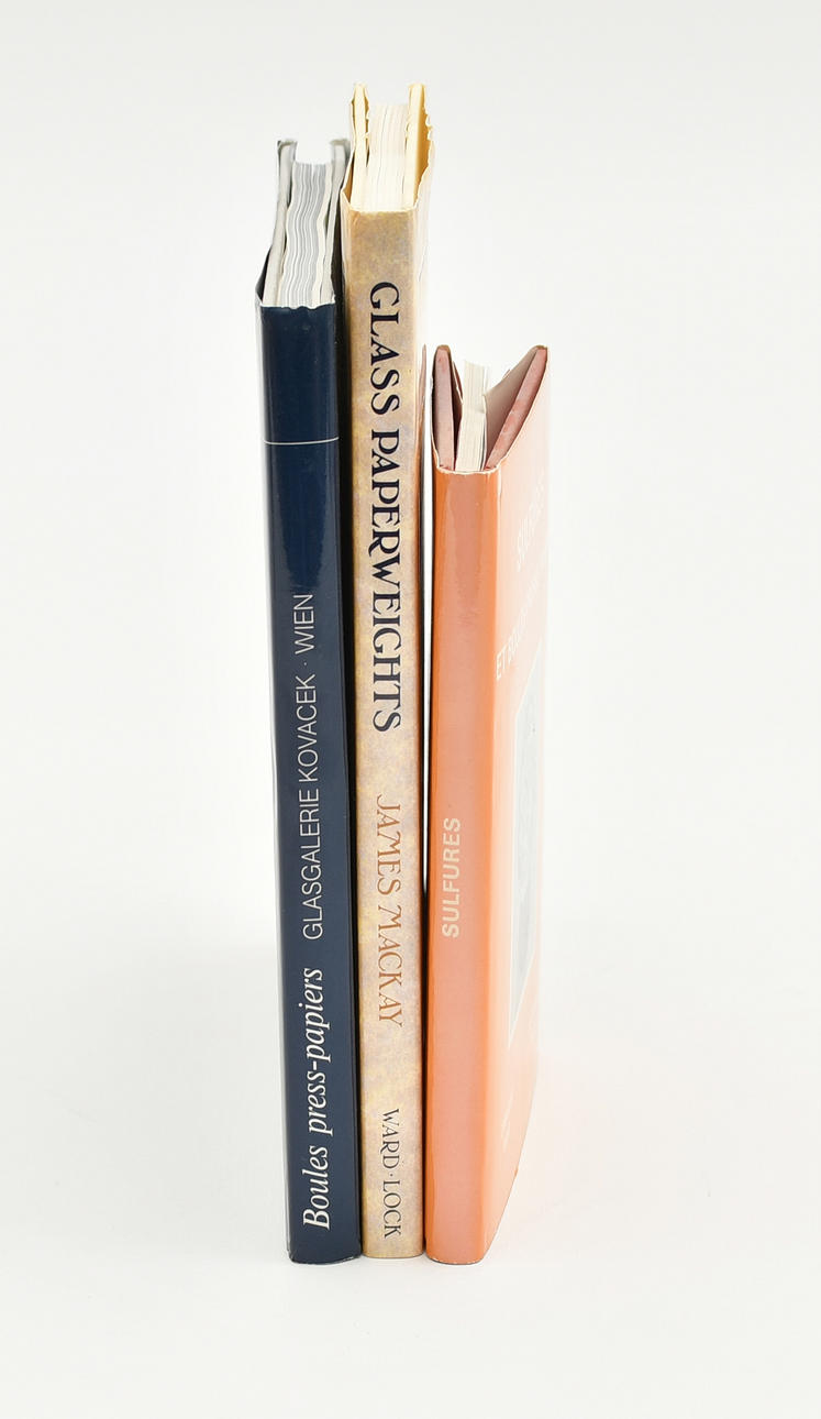 Böcker om brevpressar av glas. 3 Volymer.