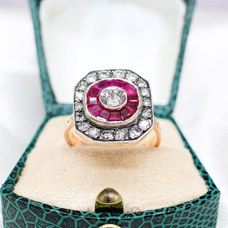 DIAMOND & RUBY RING.