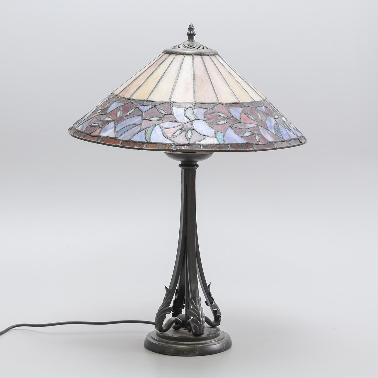 BORDSLAMPA, Tiffanystil, samtida.