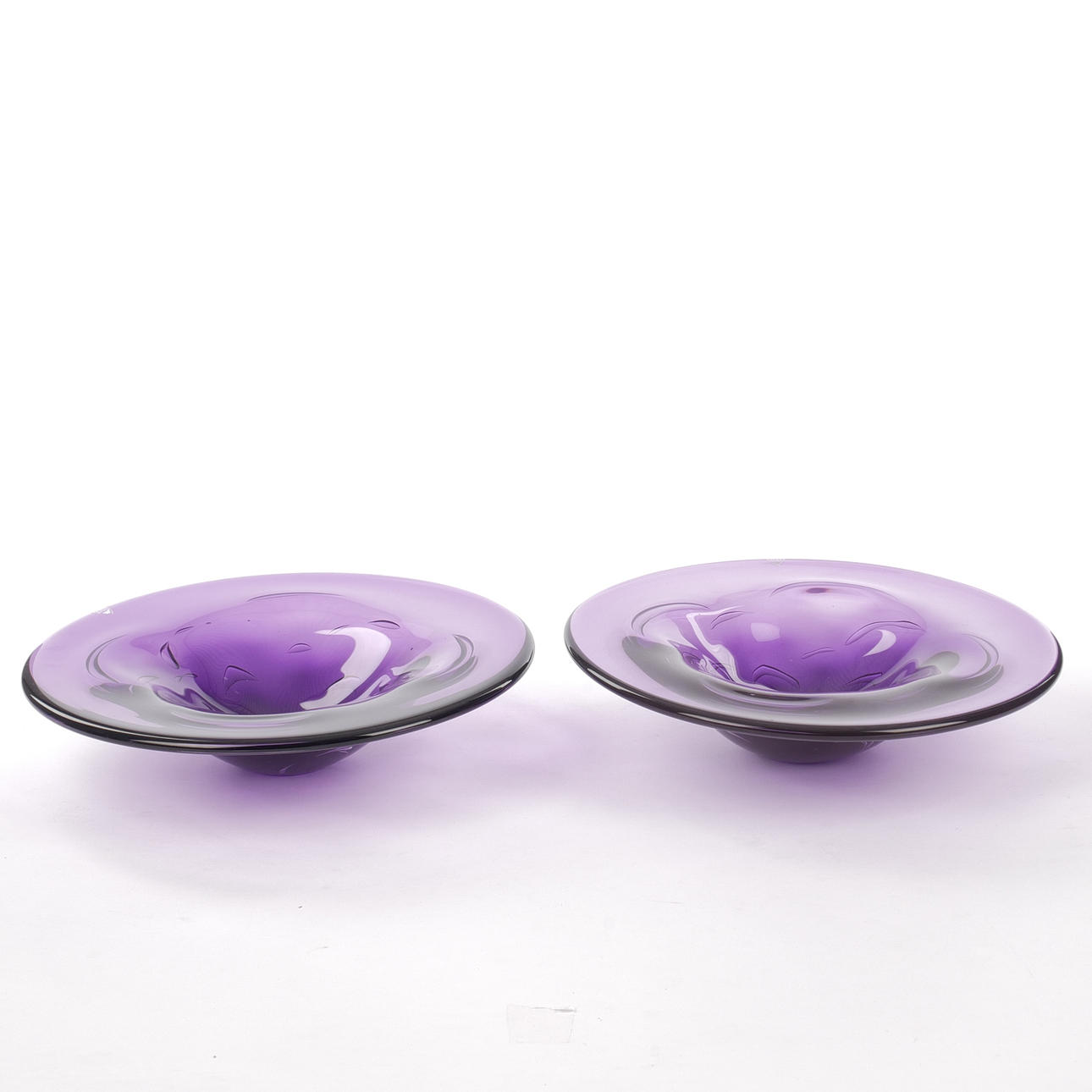 LARS HELLSTEN. Bowl plates, 2 pcs, “Sputnik”, Orrefors, signed.