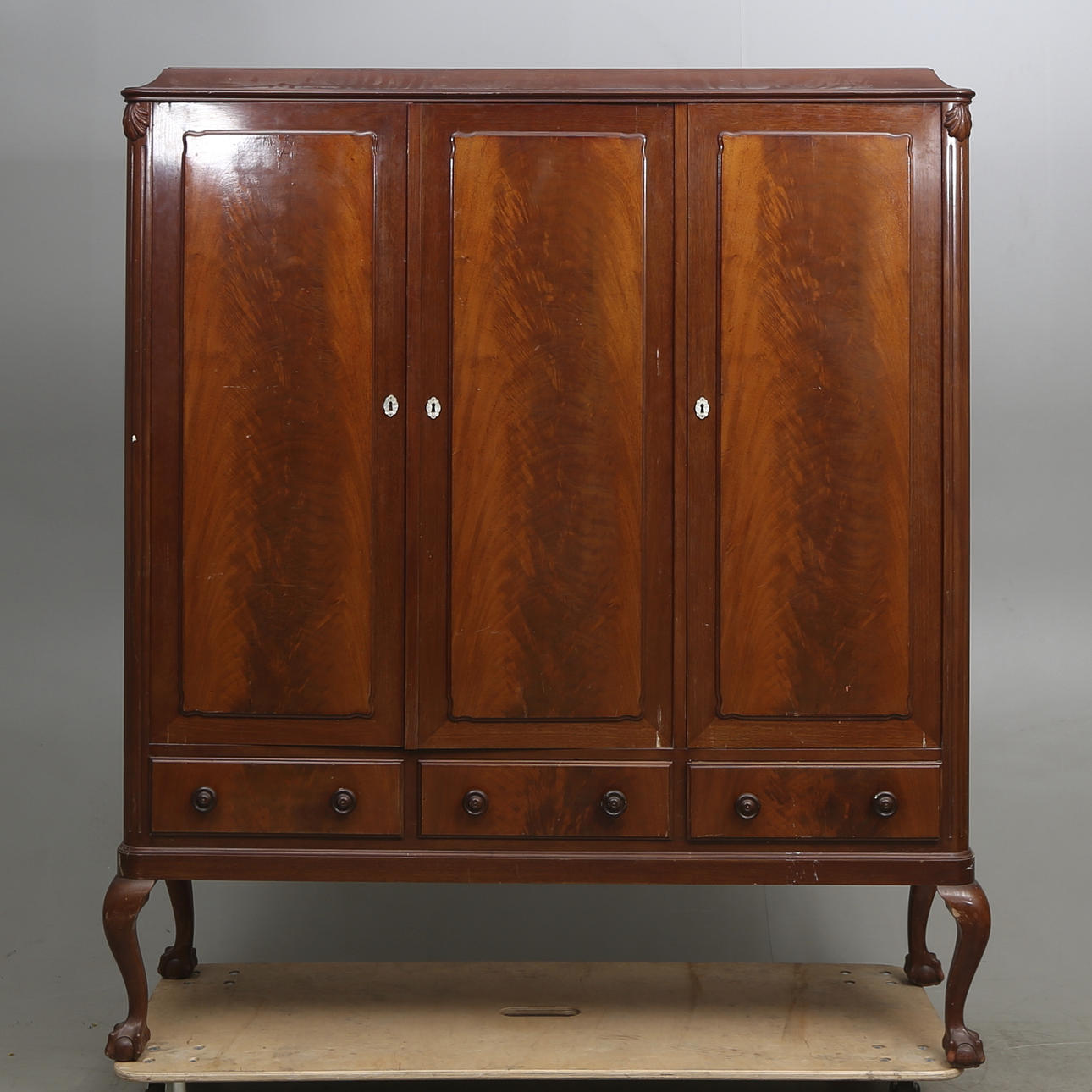 SCHRANK, Chippendale-Stil, 20. Jahrhundert.