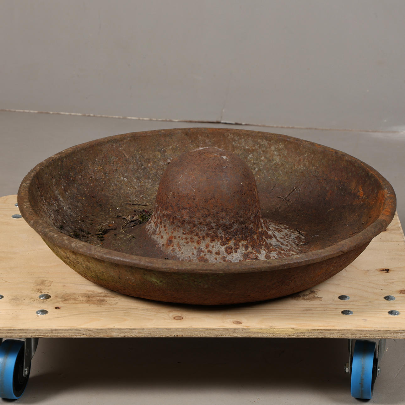 A CAST IRON PIG FEEDER.