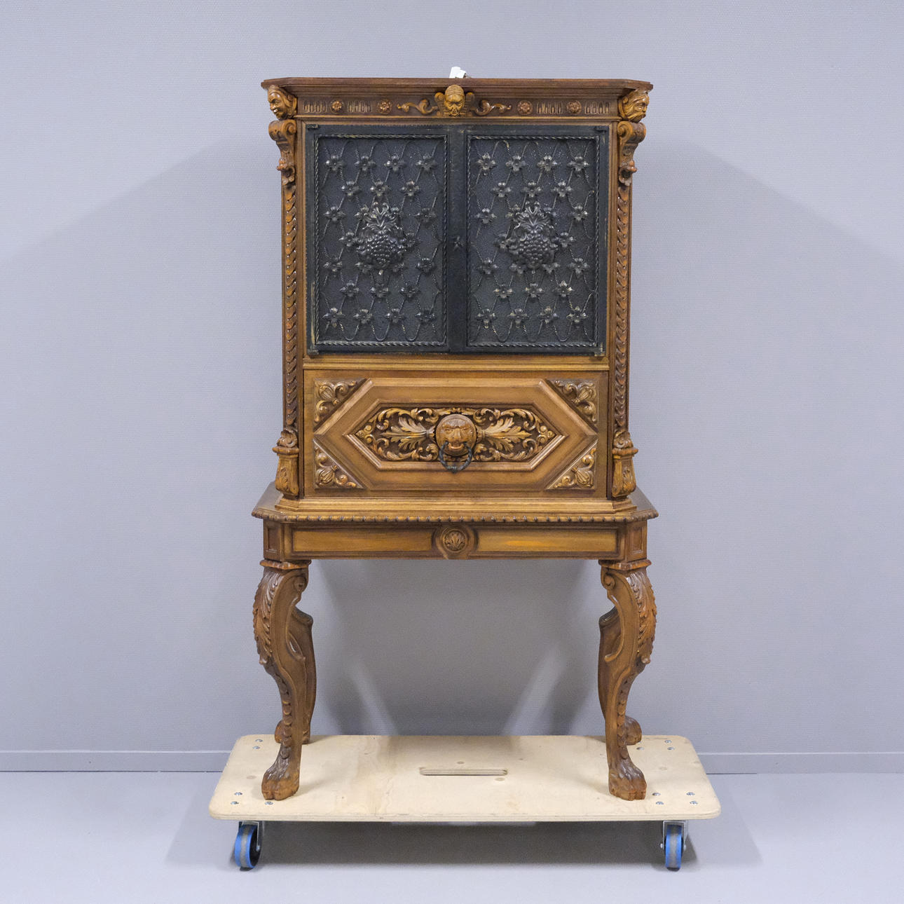 RENAISSANCE STYLE BAR CABINET, 20TH CENTURY.
