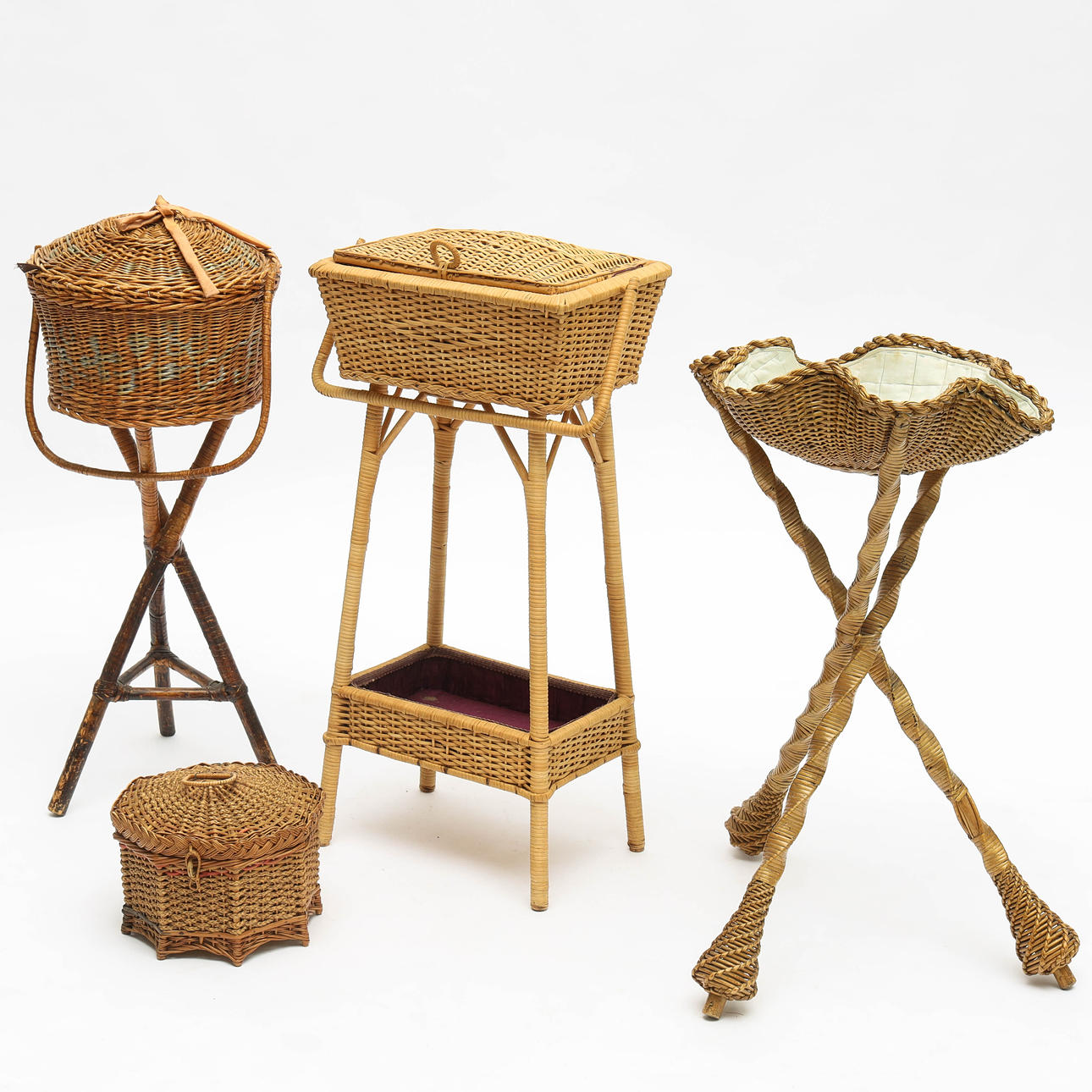 4 baskets, rattan, for sewing accessories.