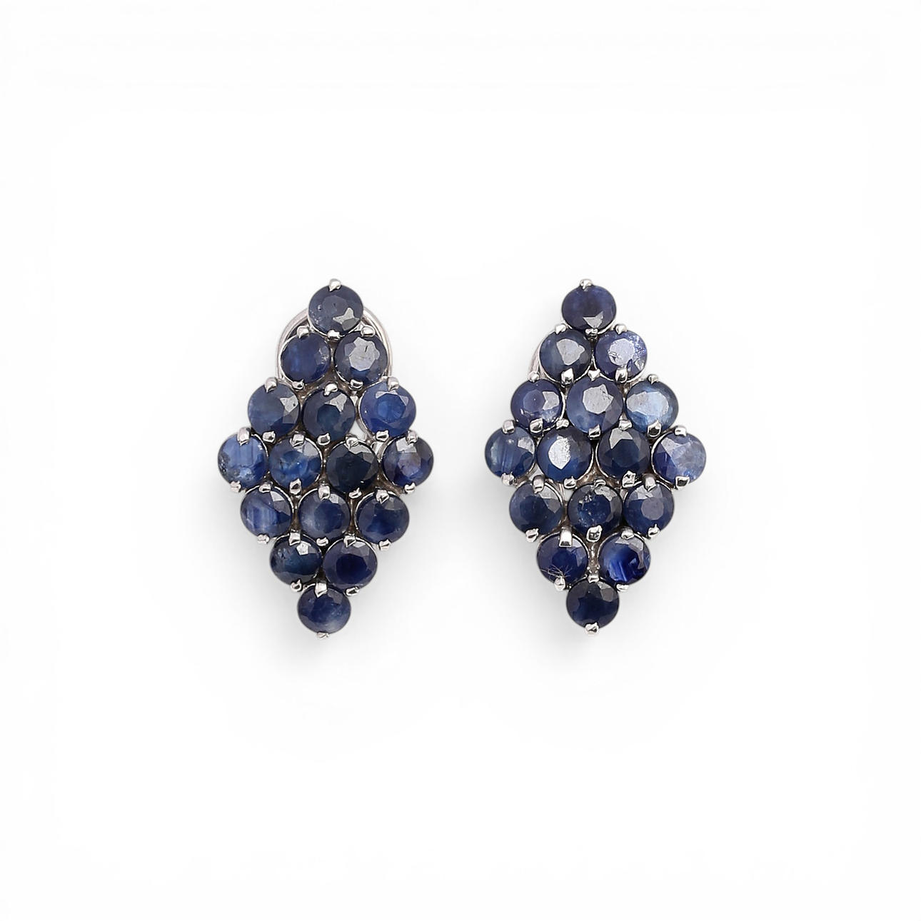 Silver earrings with sapphires pavé.