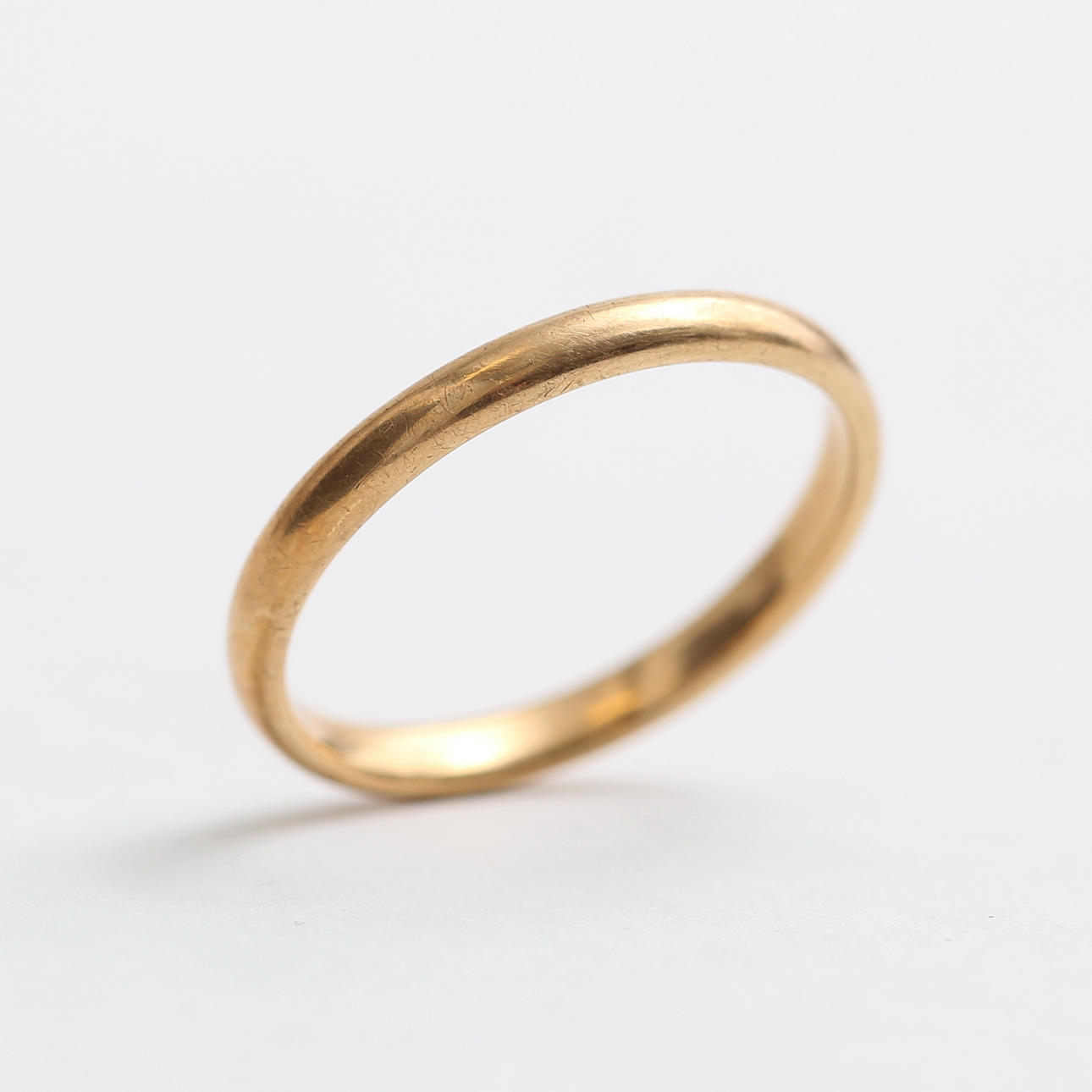 ALIANSRING, 18 k guld, 3,87 gram.