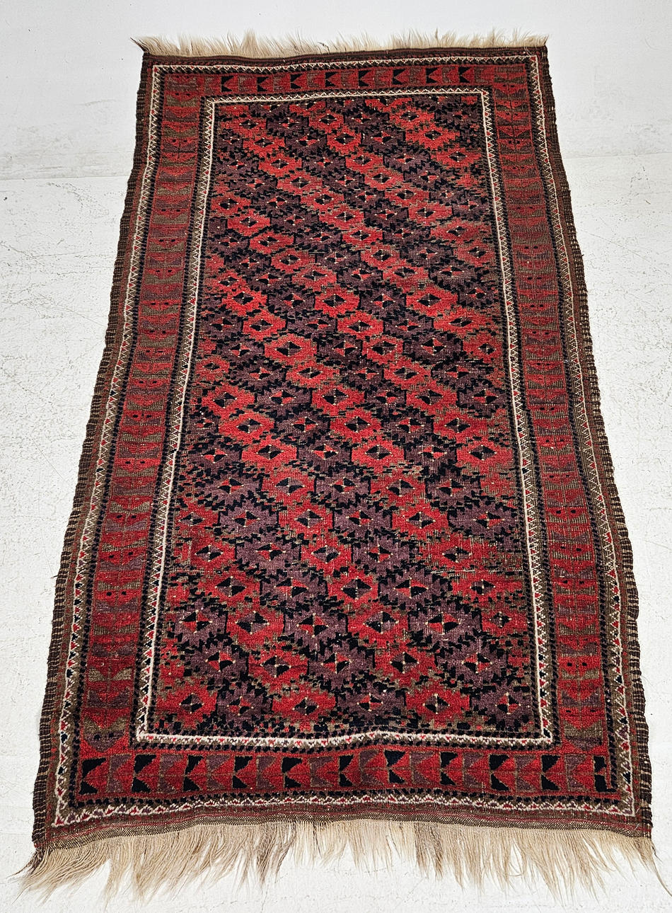 An oriental rug, approx. 183x106 cm.