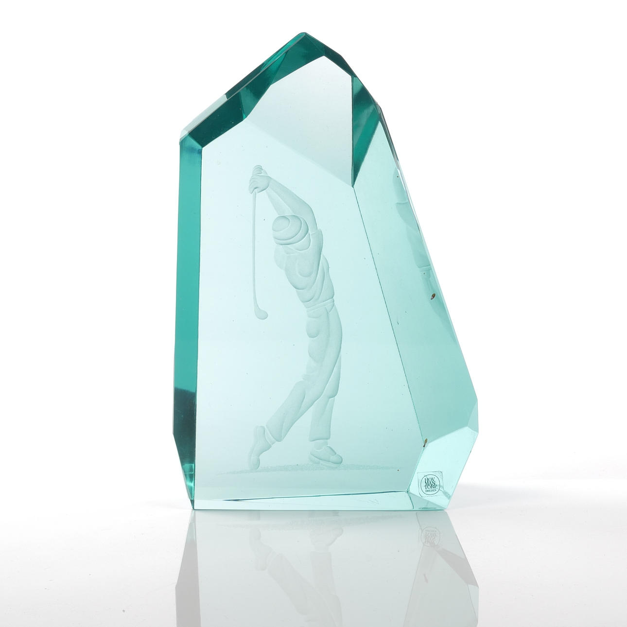 RUNE STRAND. Glasblock med golfspelare, Hovmantorp, signerad.