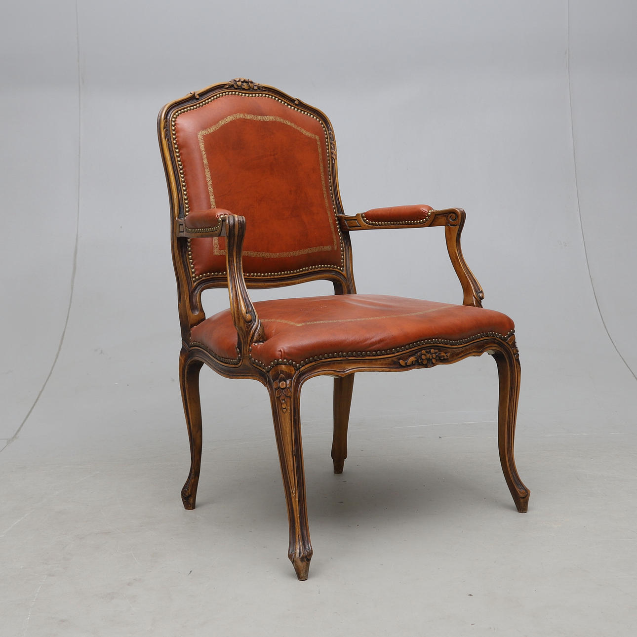 FÅTÖLJ, rokokostil, 1900-talets andra hälft.