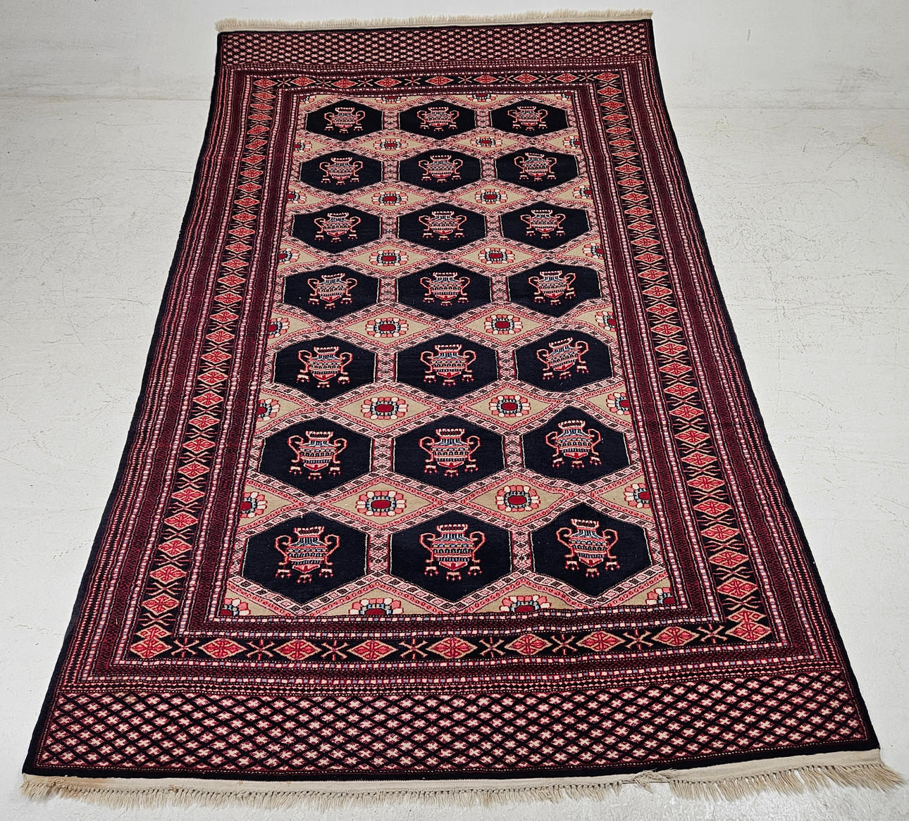A CARPET, Pakistan, ca. 258x159 cm.