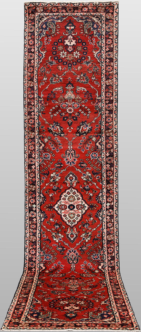 A CARPET, “Hamadan”, gallery, 423 x 85 cm.