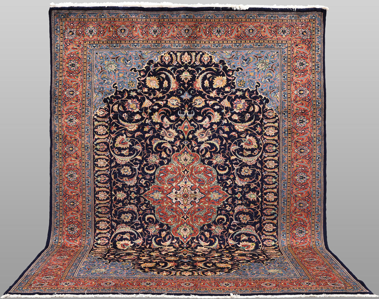 CARPET, “Saruk”, 350 x 260 cm.