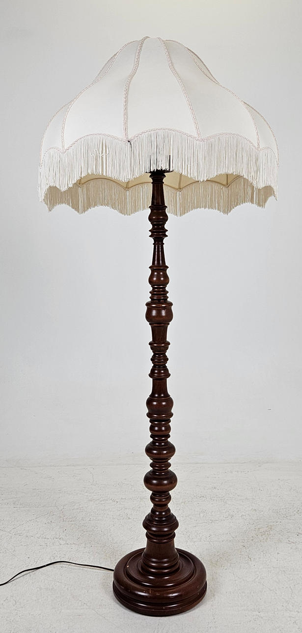 GOLVLAMPA, trä, 1900-tal.